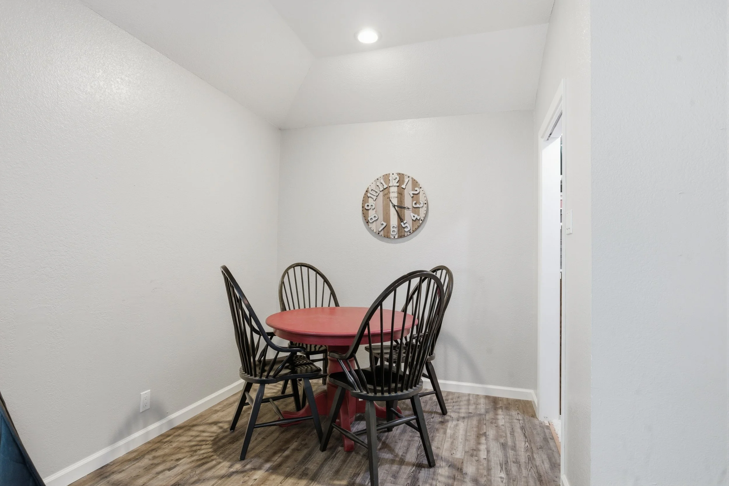 4213_Ferncliff_Ave_026.jpg