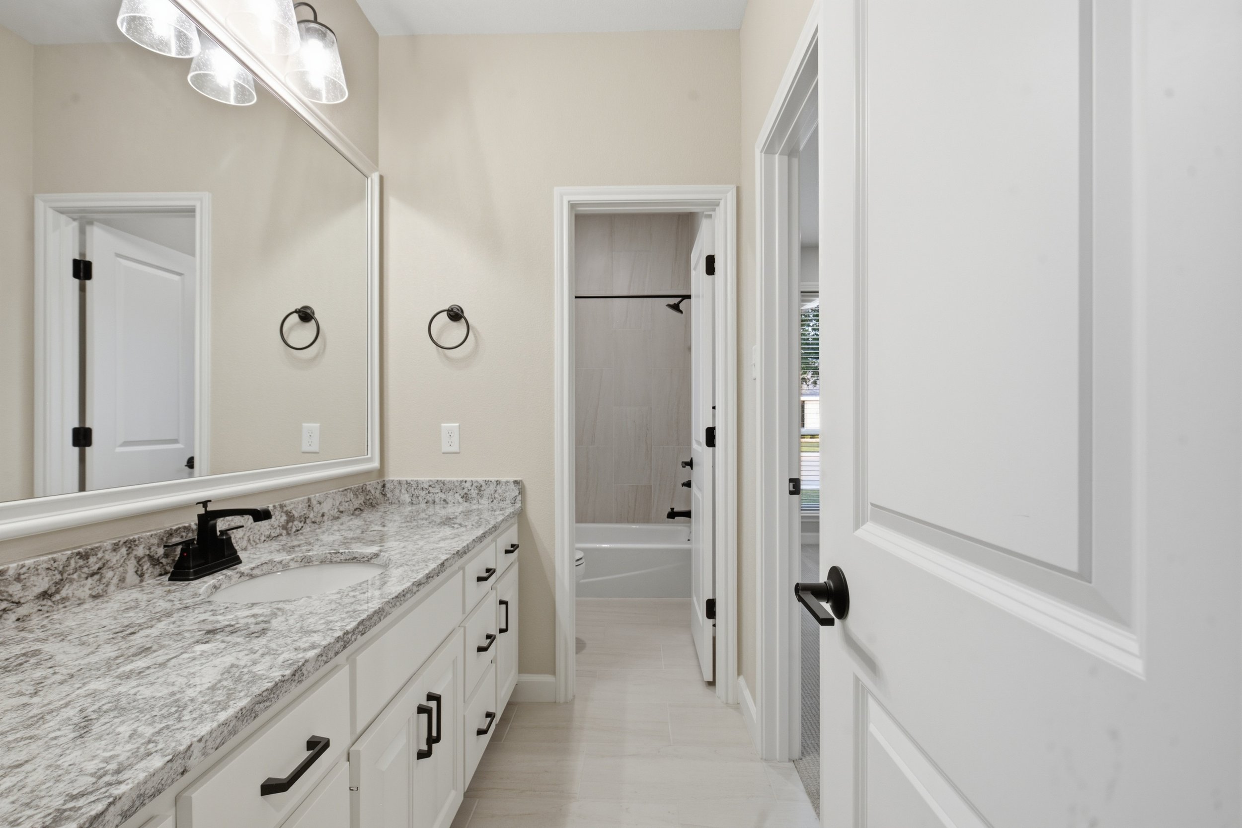 6104_Lampasas_Court_Midland_013.jpg