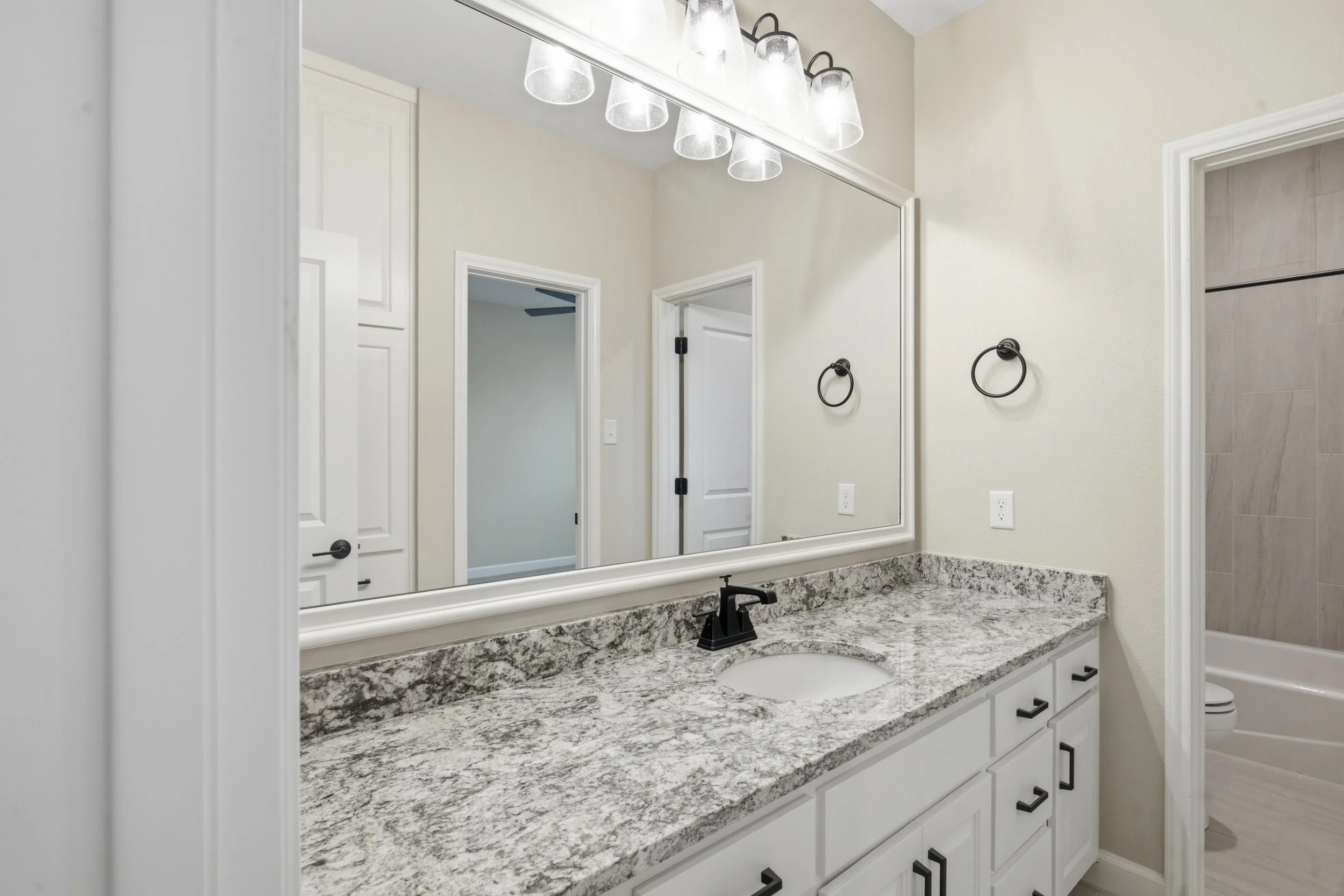6104_Lampasas_Court_Midland_014.jpg