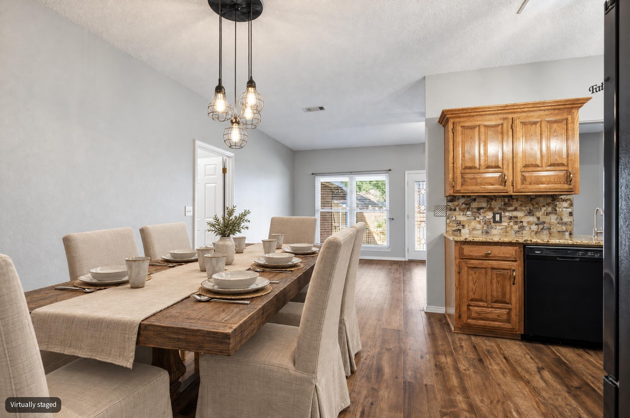 3-Photo 4 Dining area 1.jpg