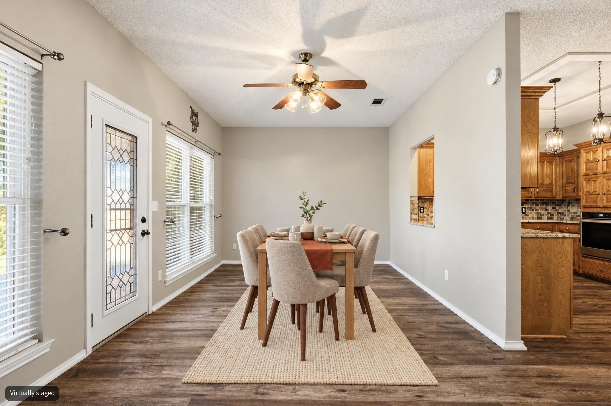 10-Photo 11 Dining area 2.jpg