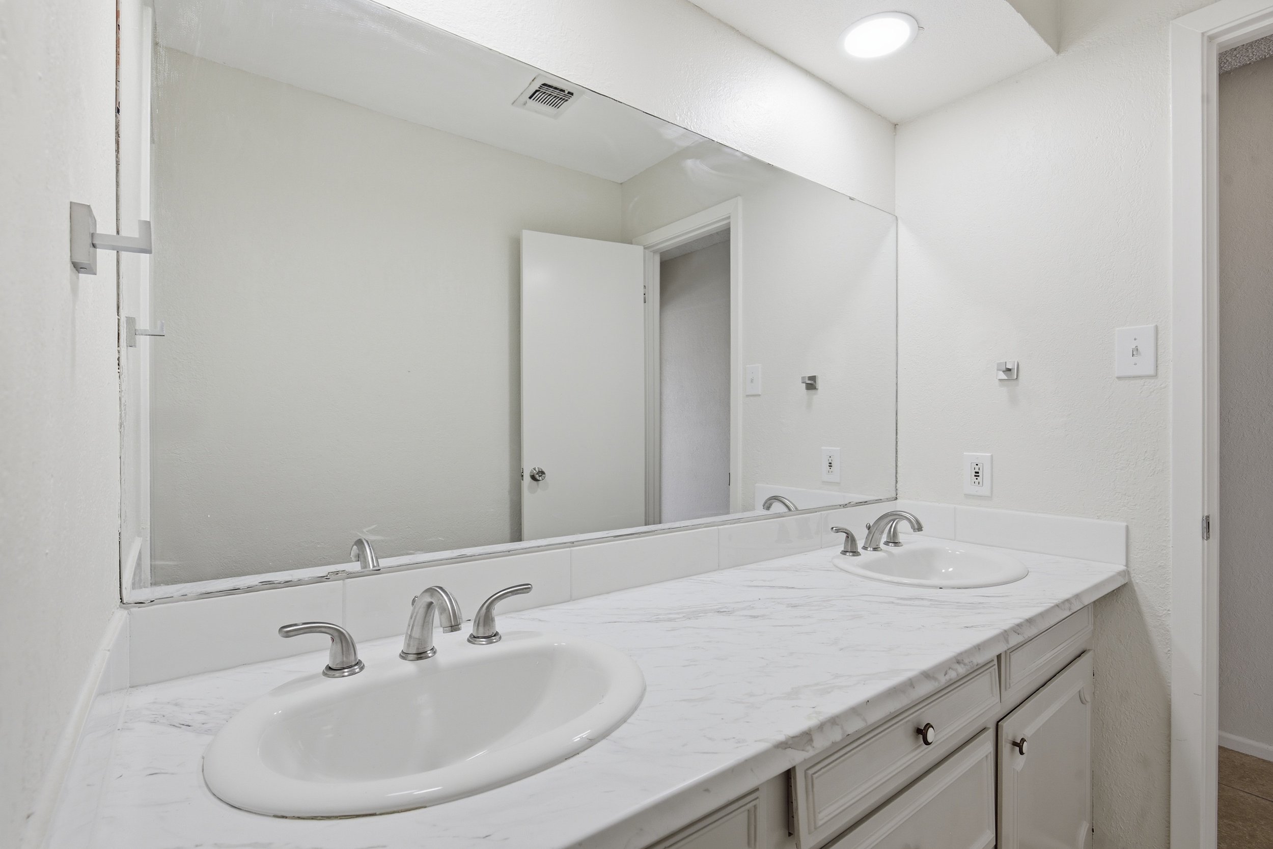 3905_Crestline_Avenue_Midland_026.jpg