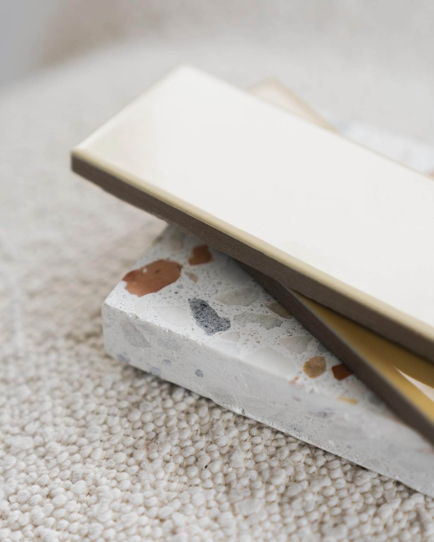 Profiter du week-end pour s&rsquo;inspirer et recharger les batteries ❄️

#inspirations #tiles #material #materials #terrazzo #concrete #fabric #swatch #swatches #sample #samplesource #tuile #tuiles #materiaux #inspirational #fabricswatches #interior