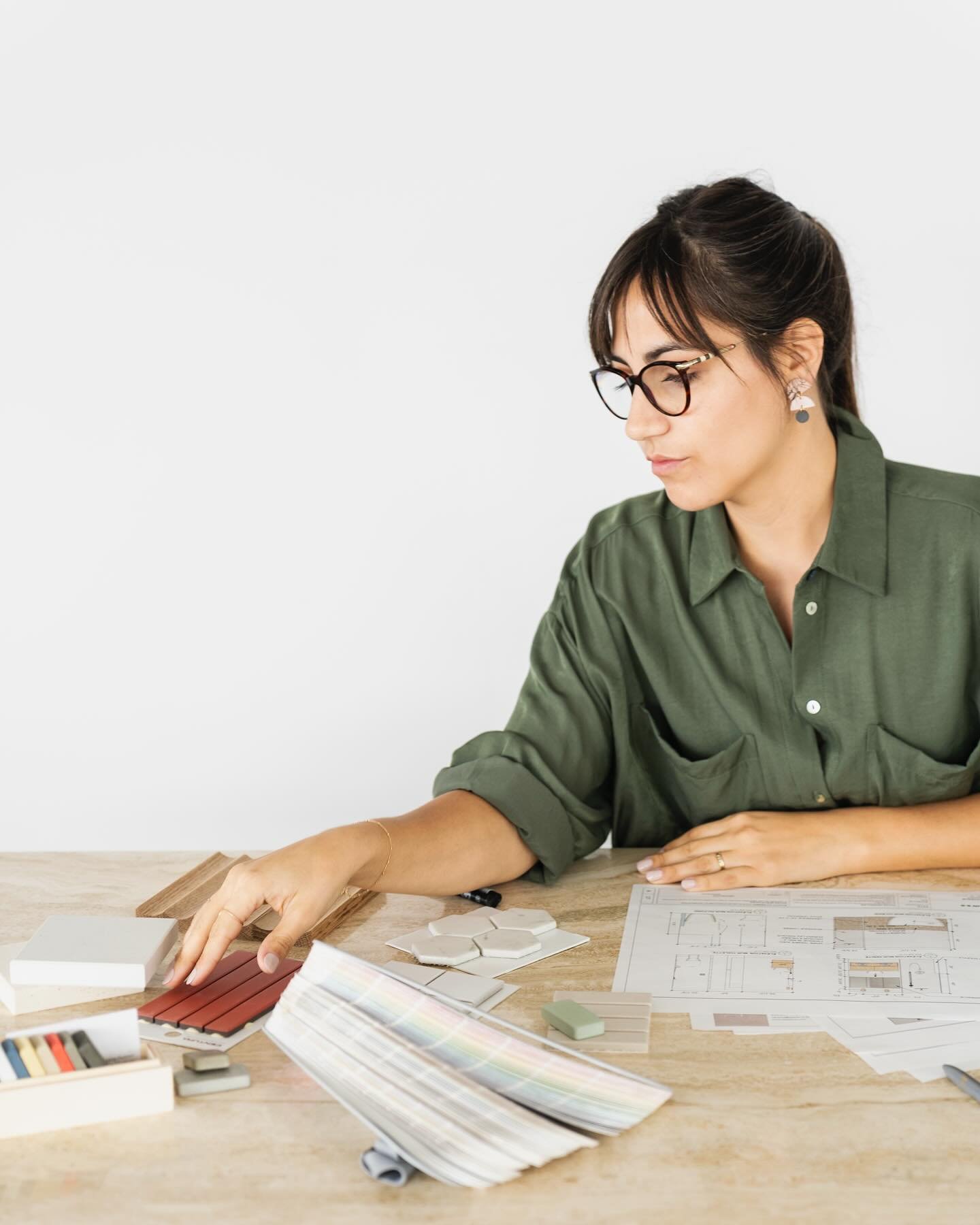 Une autre belle semaine qui est amorc&eacute;e. 

On finalise entre autres deux pr&eacute;sentations pr&eacute;liminaires, et on amorce les plans de deux nouveaux projets 🏠☀️

Ps: Vous aimeriez &ecirc;tre accompagn&eacute;-e pour un projet pr&eacute
