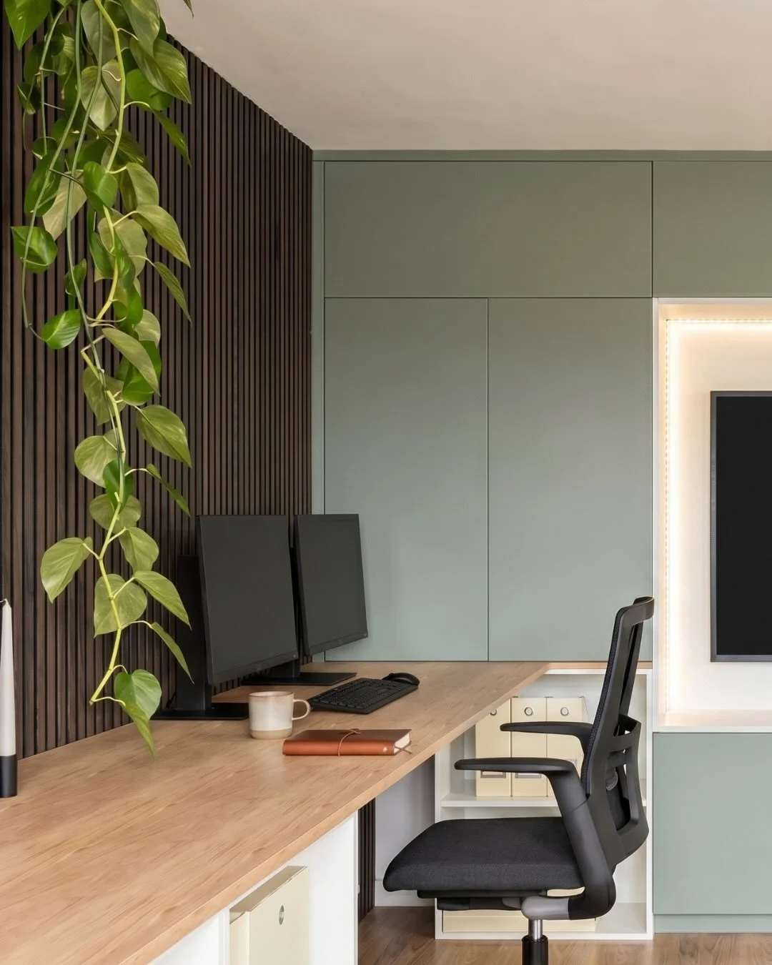 ✨ Petit projet, grande transformation ✨

K &amp; M avaient dans leur sous-sol un espace un peu oubli&eacute; : une pi&egrave;ce ouverte sur le reste de l&rsquo;aire de vie, mais sans vocation bien d&eacute;finie. Leur souhait? En faire un espace mult