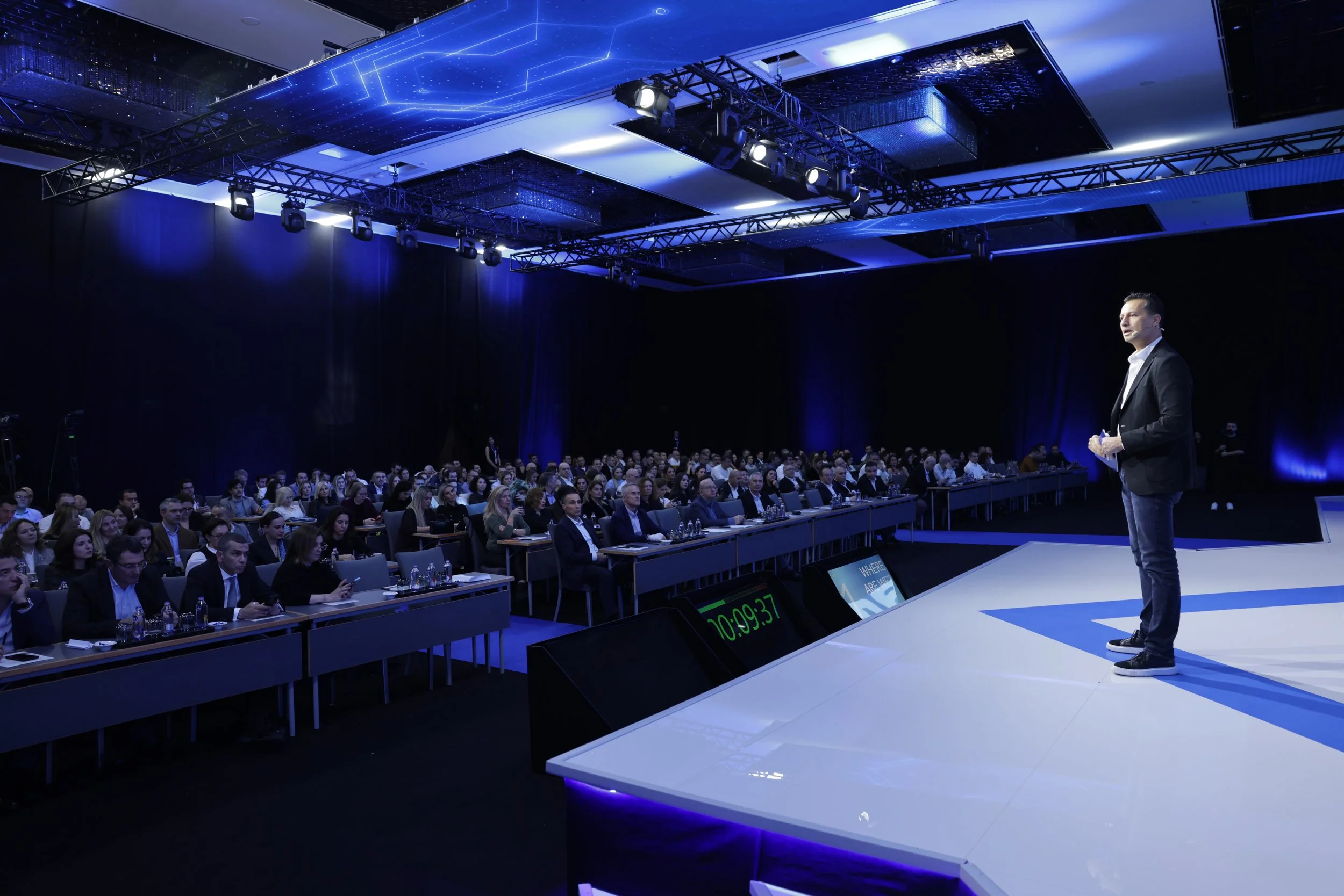 2025-12 (Fibabanka Yönetici Toplantısı & Zack Kass)