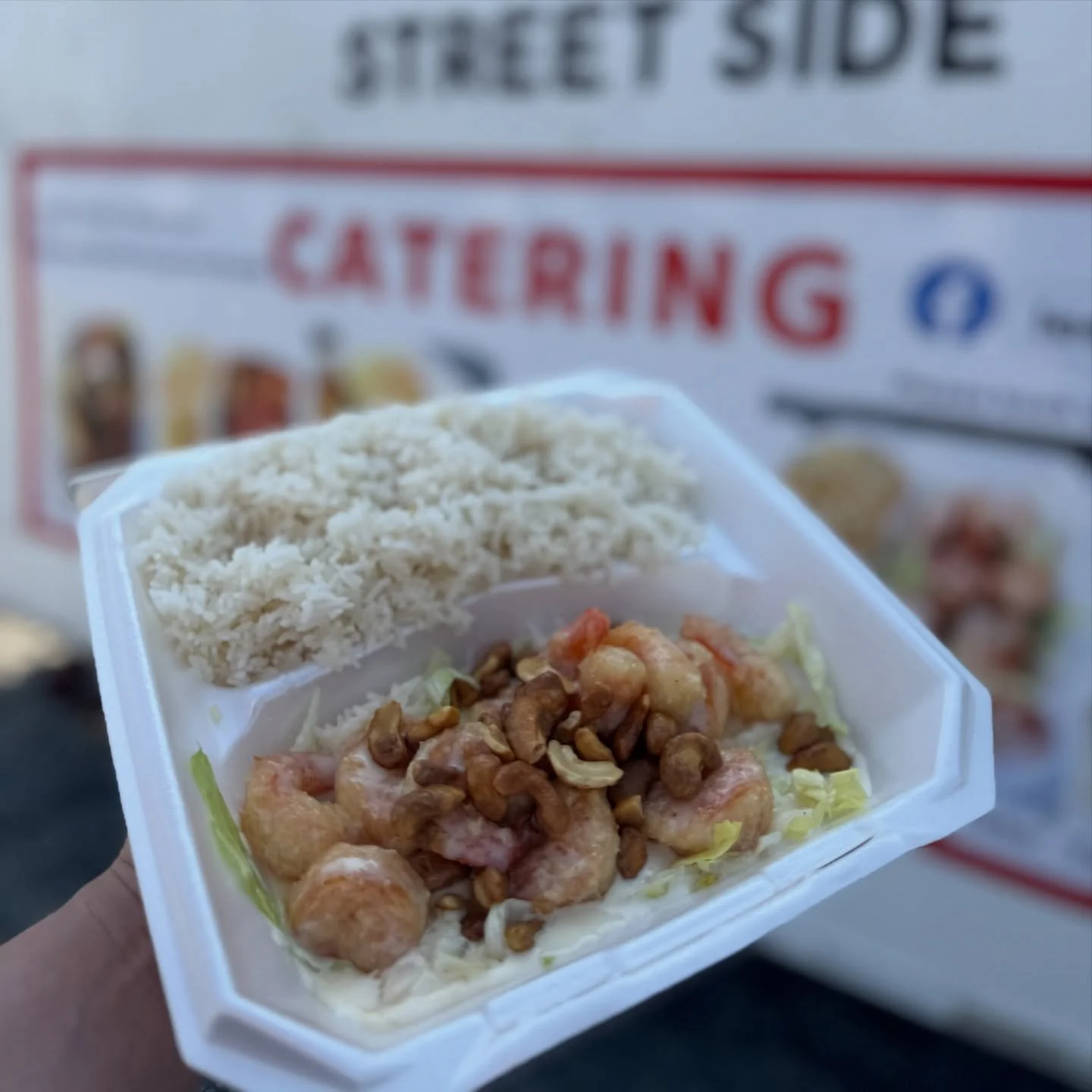 Christmas Eve plans? We&rsquo;ve got you covered at End of Line Food Truck Park 🎄

Lee&rsquo;s Kitchen will be serving tonight from 5pm - 2am and SmashBros will be here 5pm - 8pm. Whether you&rsquo;re grabbing dinner, a late night bite, or fueling u