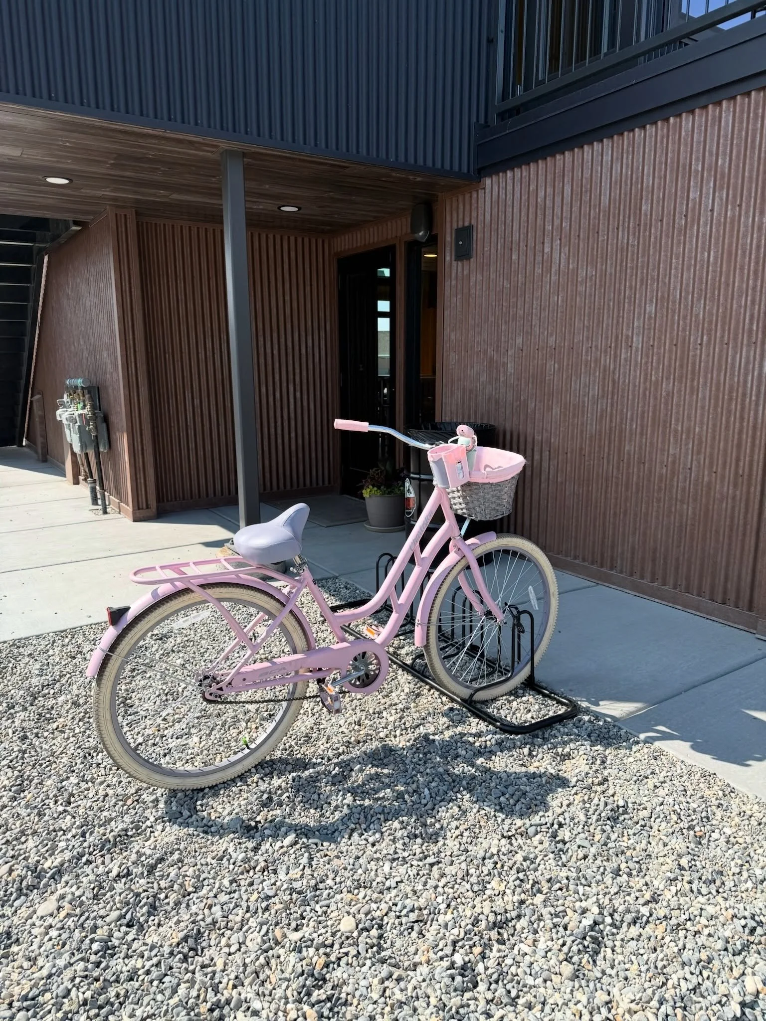 Summer at End of Line >>> 😎

Food trucks. Outdoor seating. Downtown Fairbanks. Good vibes all season long.

From casual lunches to summer get togethers, End of Line is the perfect spot to meet up and enjoy some of the best local food around