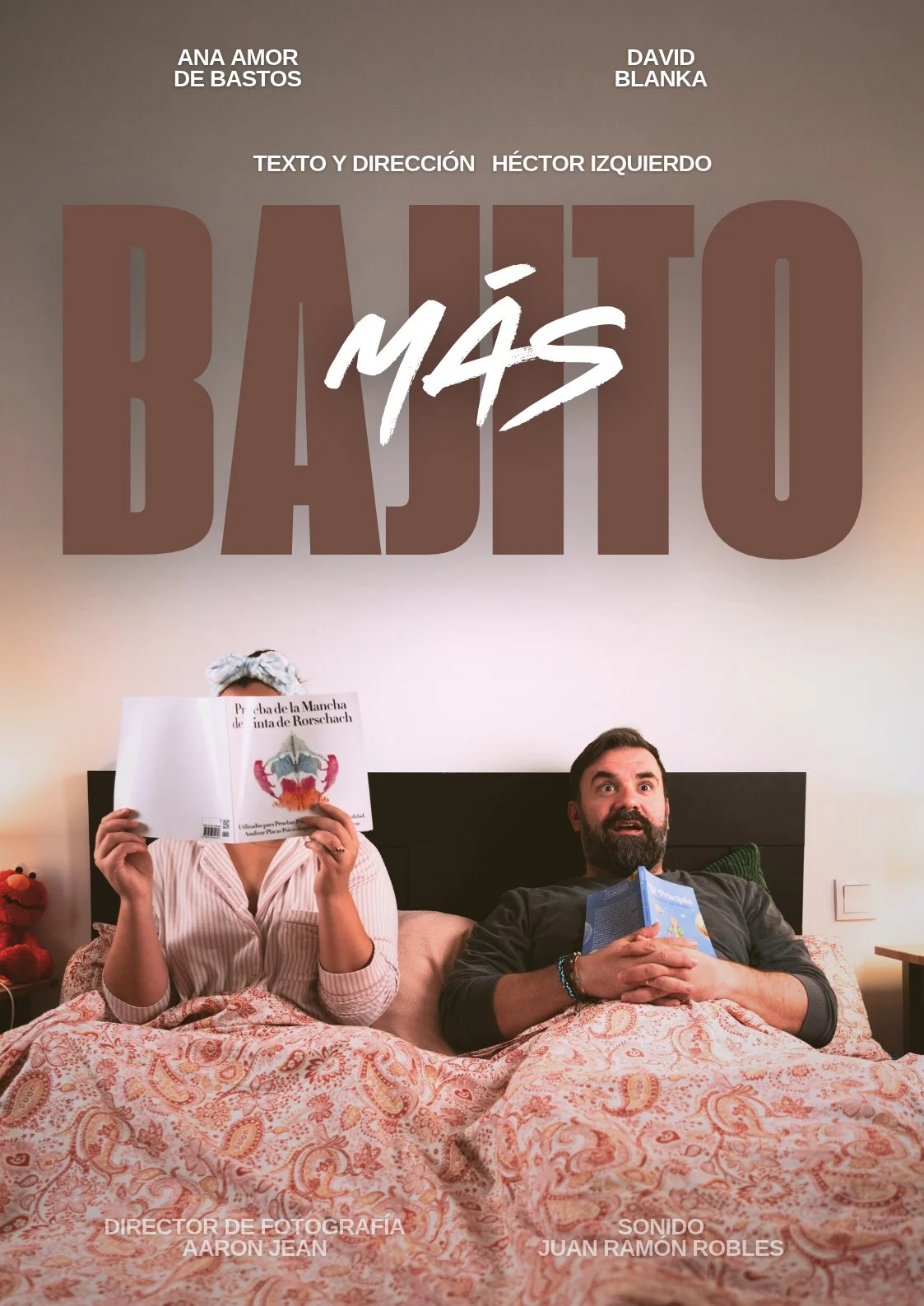 Comedy poster for “Basta Más” showing two people in bed reading, with Spanish credits and title text.