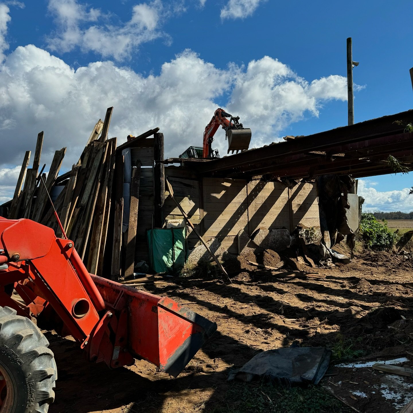 Progress&hellip; HUGE thanks again to @kleisequipment for the excavator! 🏁 Now time to continue the rebuild&hellip;
