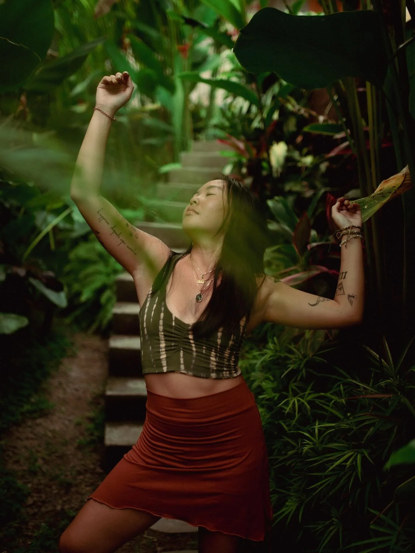 There&rsquo;s this strange kind of paradox I&rsquo;ve noticed&hellip; the more we try to figure things out with words, the more distant we become from our own clarity and intuition. 

When we slow down and embody our experience, clarity just naturall