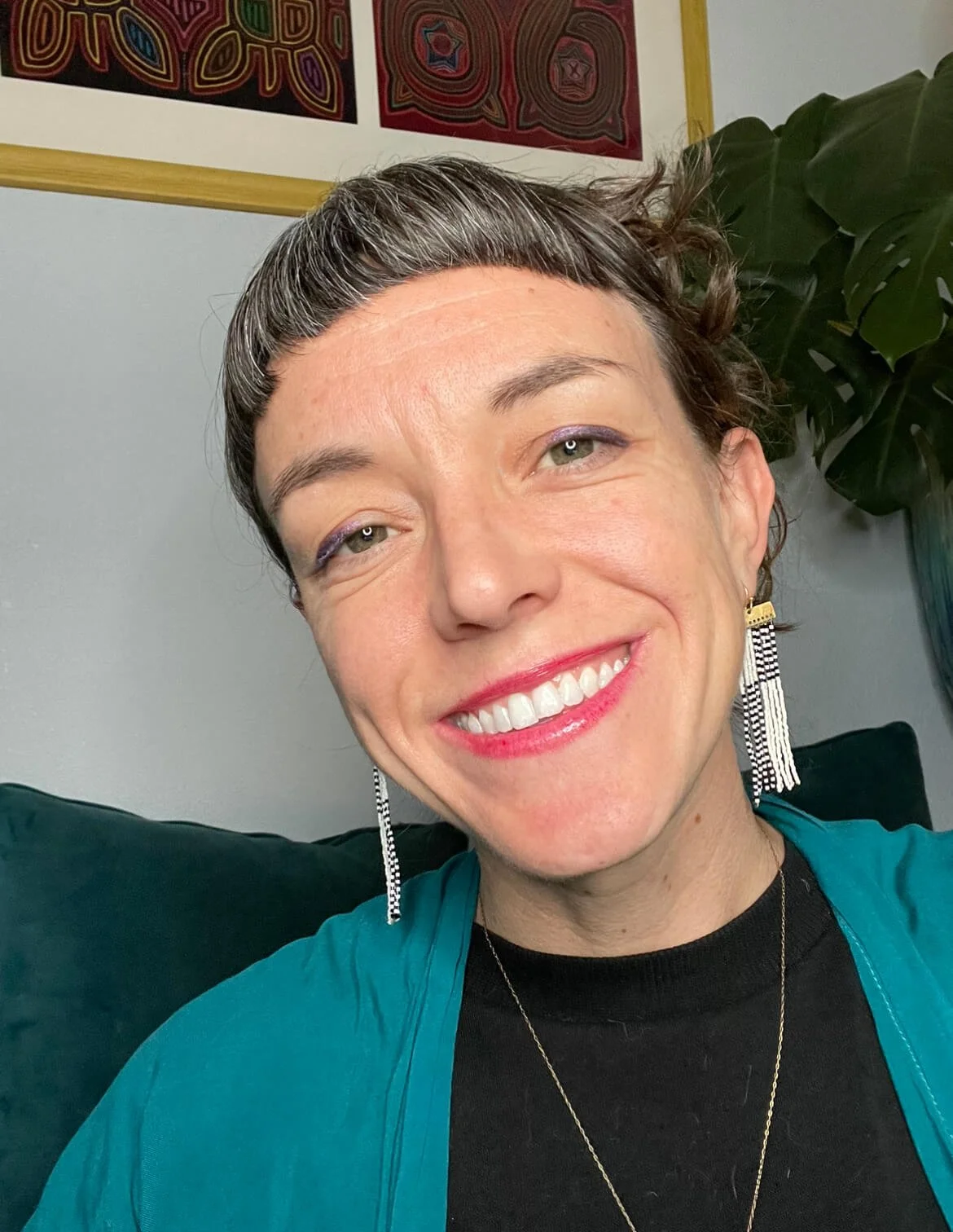 Rev. Cindy Pincus Clairvoyant Counseling smiling plants and artwork in background