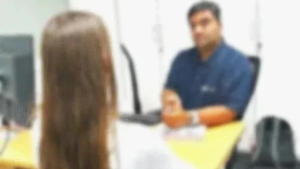 Noel and Lucy sitting and talking about budget