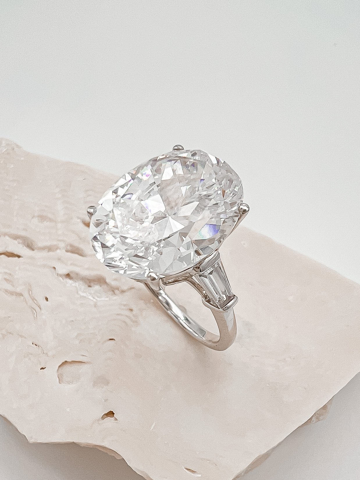 Eva Ring moissanite 6.2 carat oval solid gold (Copy)