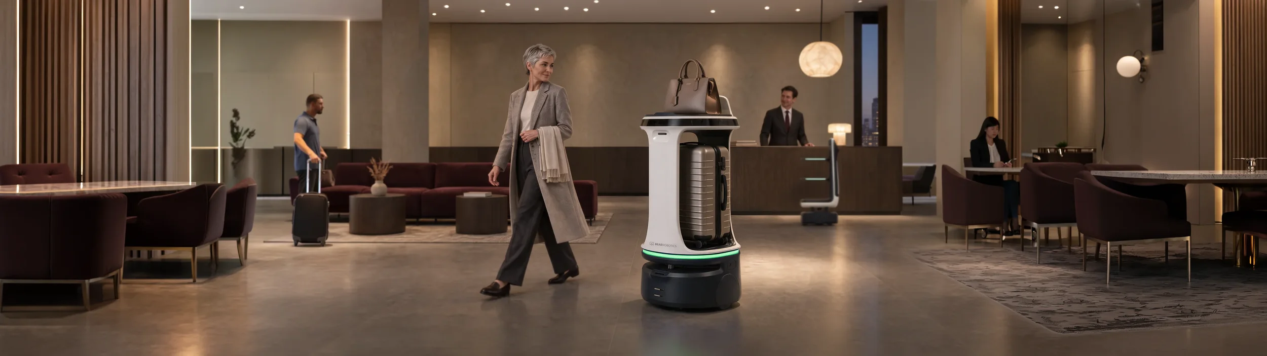 Lobi hotel moden dengan meja penerimaan tetamu, robot dan watak beruang kartun, ada yang membawa bagasi, di atas lantai dan dinding berwarna kelabu muda.