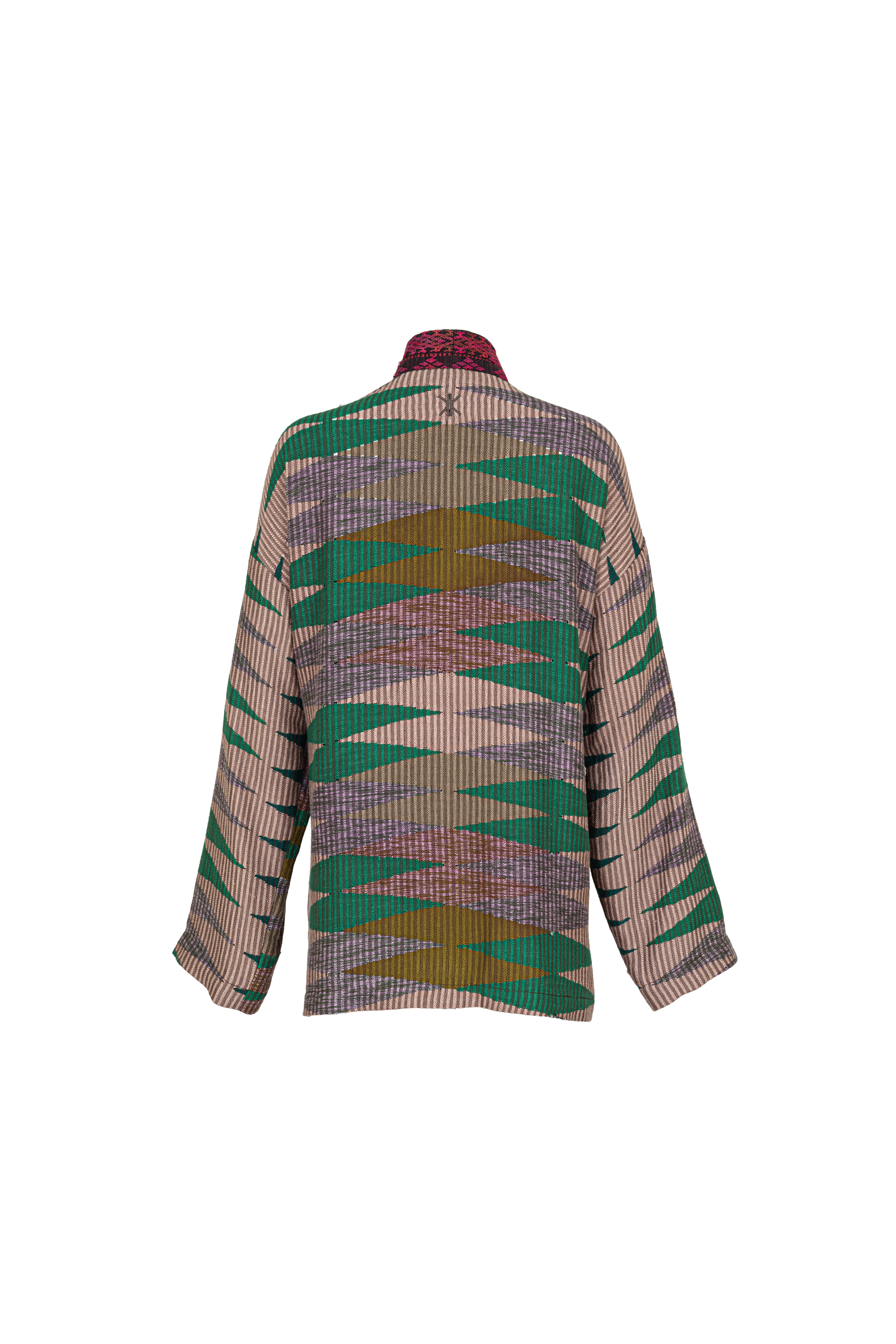 2026-09-30_IMG-9136_KANA-JACKETS_RRCO-PENUMU-C2_OS_FW26-LA-SUITE_7889739-C.png