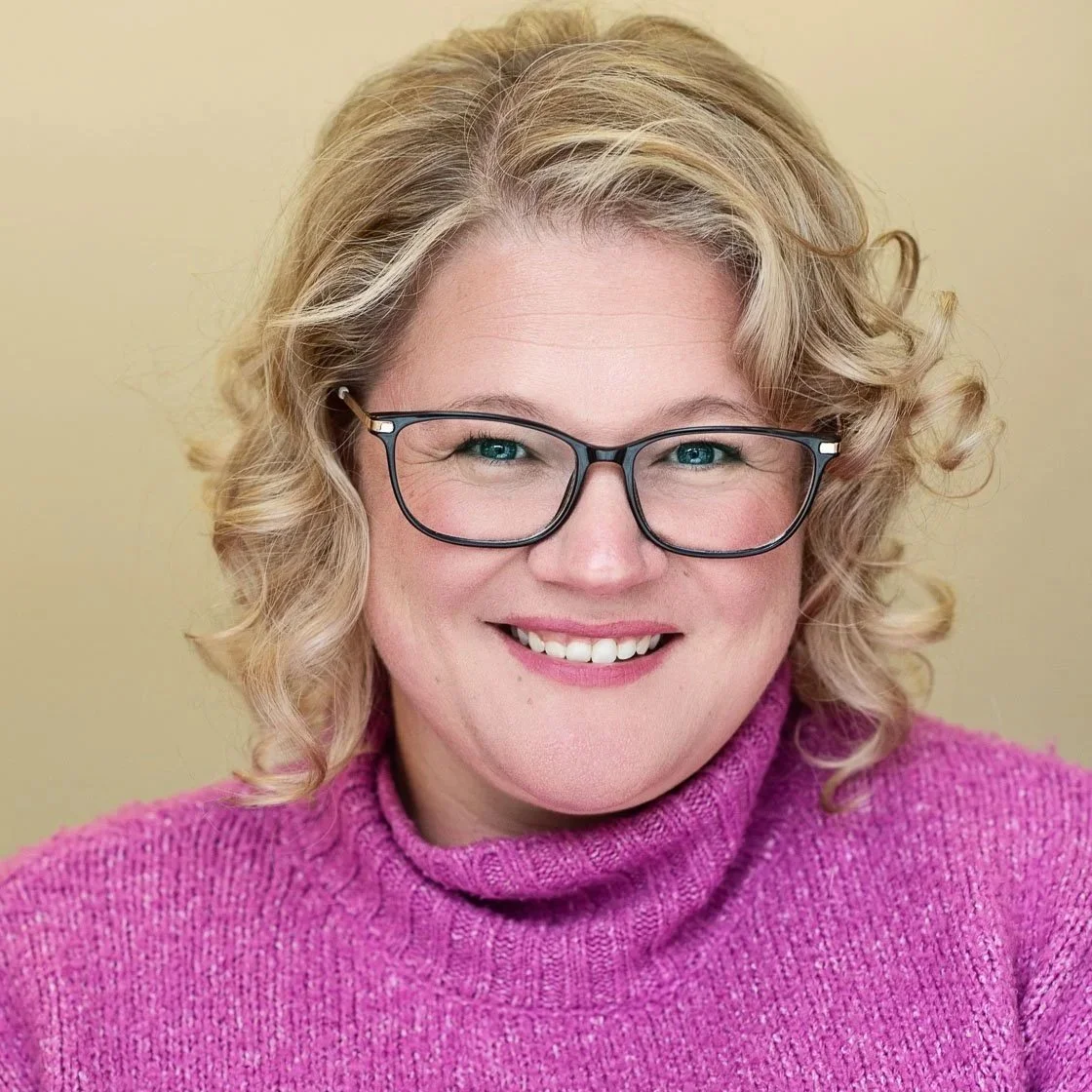 Ali Clinch Headshot 1 Pink