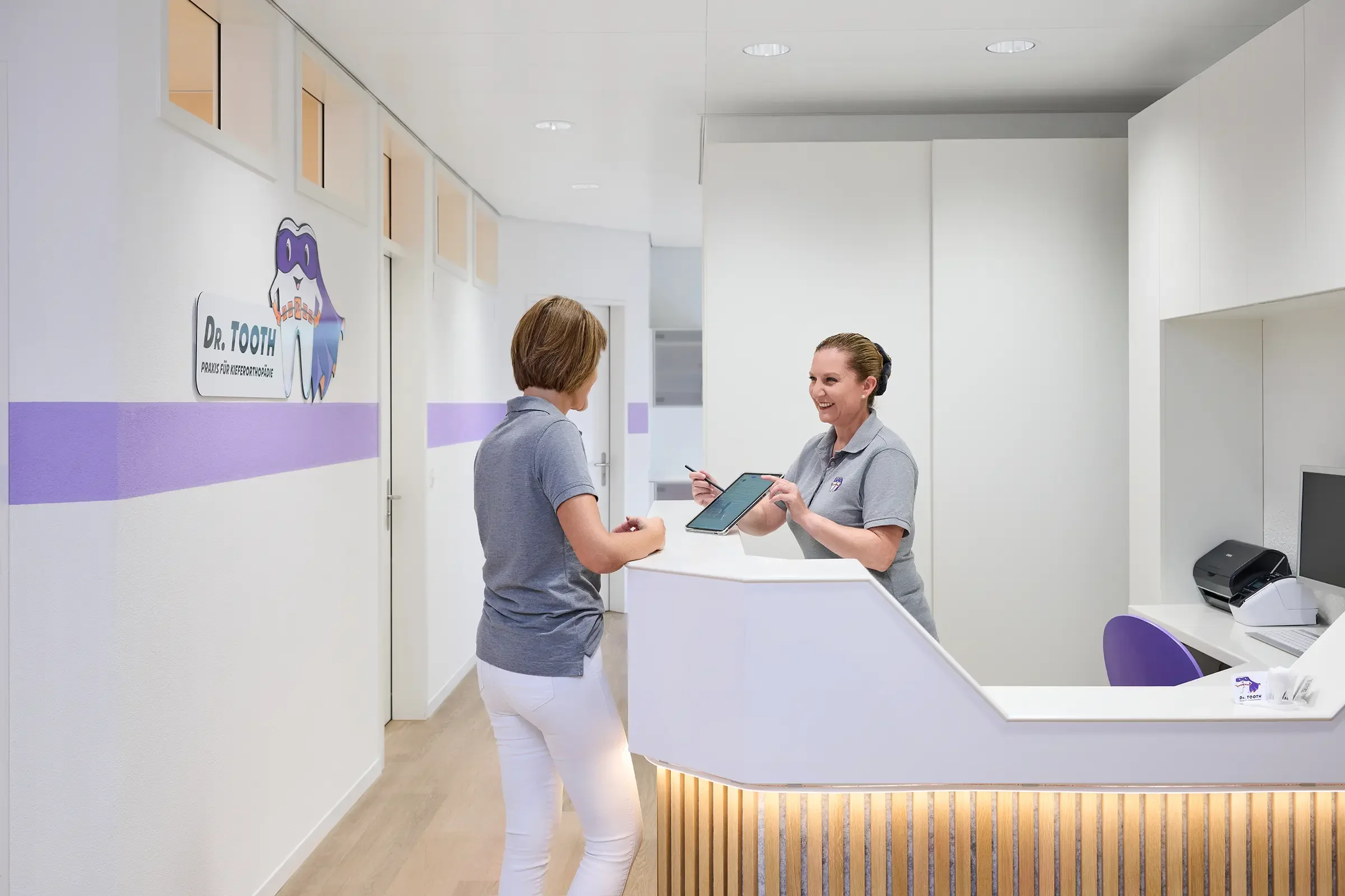 Empfangsbereich der Praxis Dr. Tooth in Sursee.