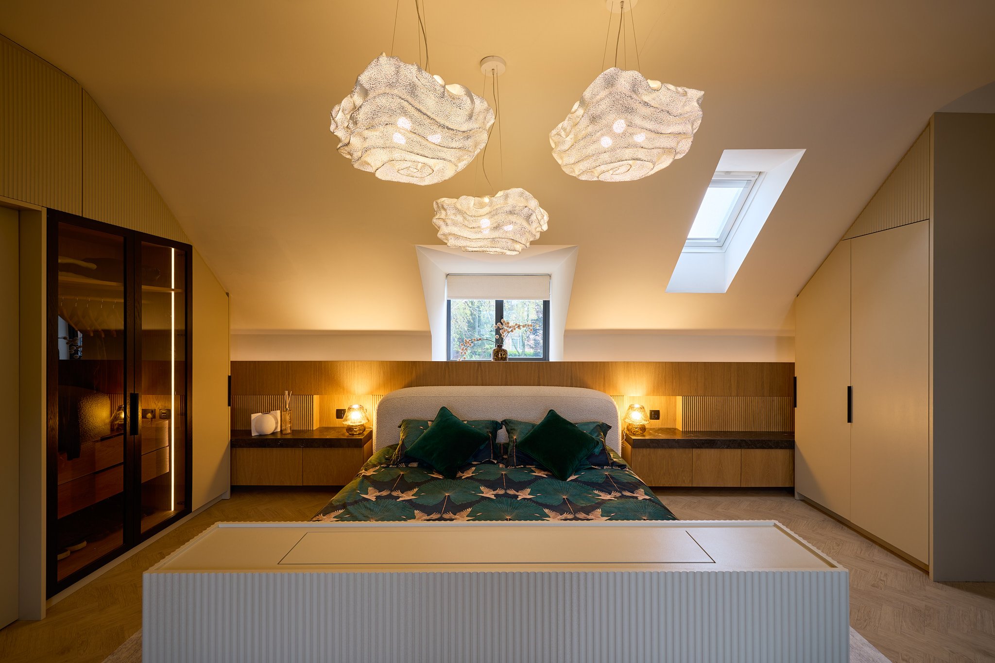 Bedroom layout designed to maximise circulation