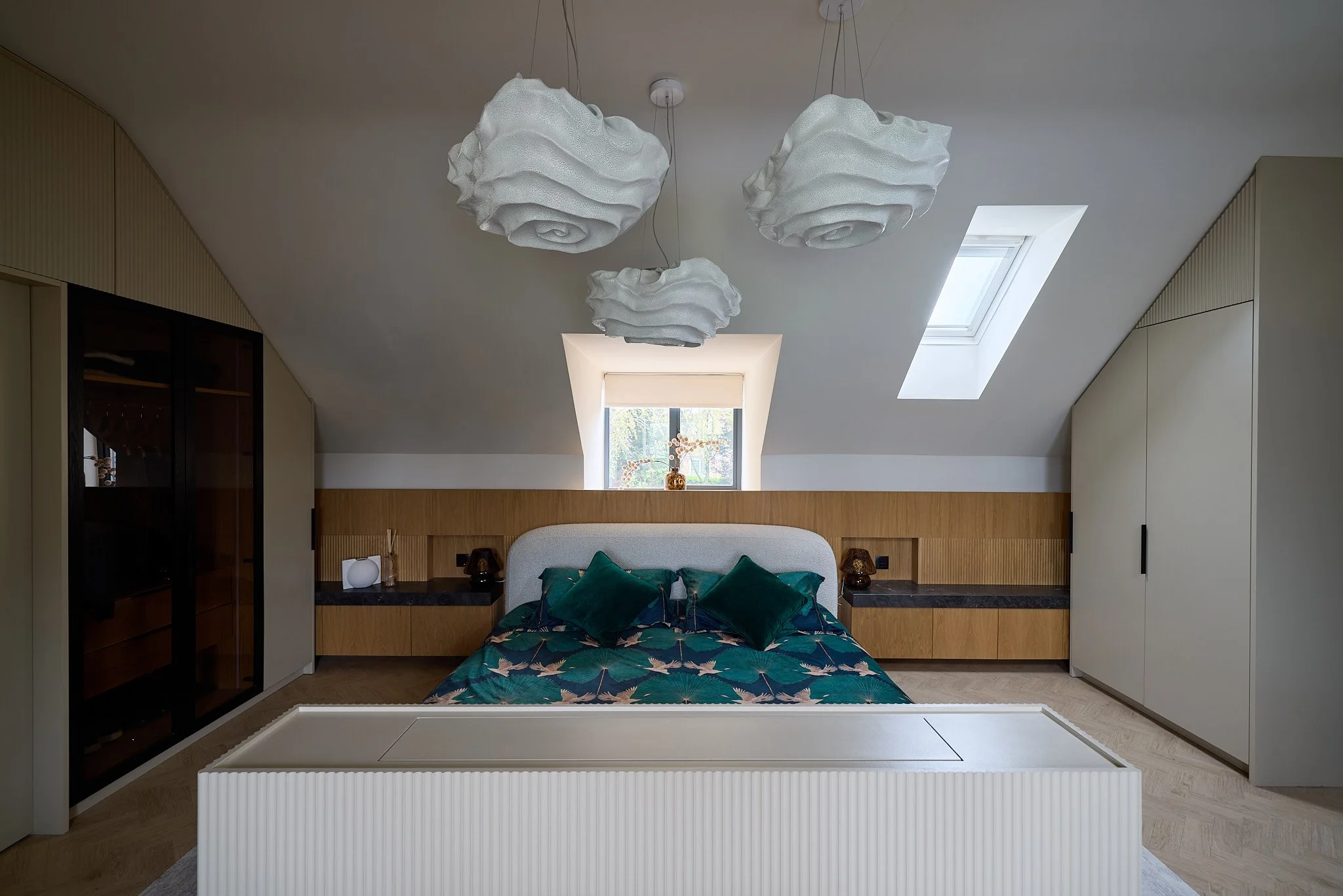 Bedroom layout designed to maximise circulation