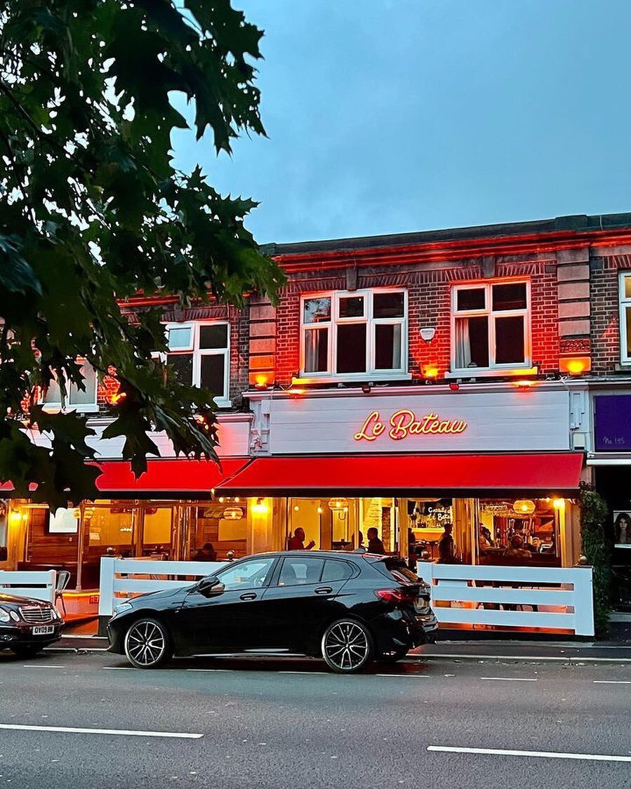 A beautiful photo captured by @lovethepub which leaves us dreaming of those warm, dry evenings, even when the weather's not on our side. But fear not, the best food around is right here waiting for you! 🍔🍗🥤 

We promise, there's no better place fo