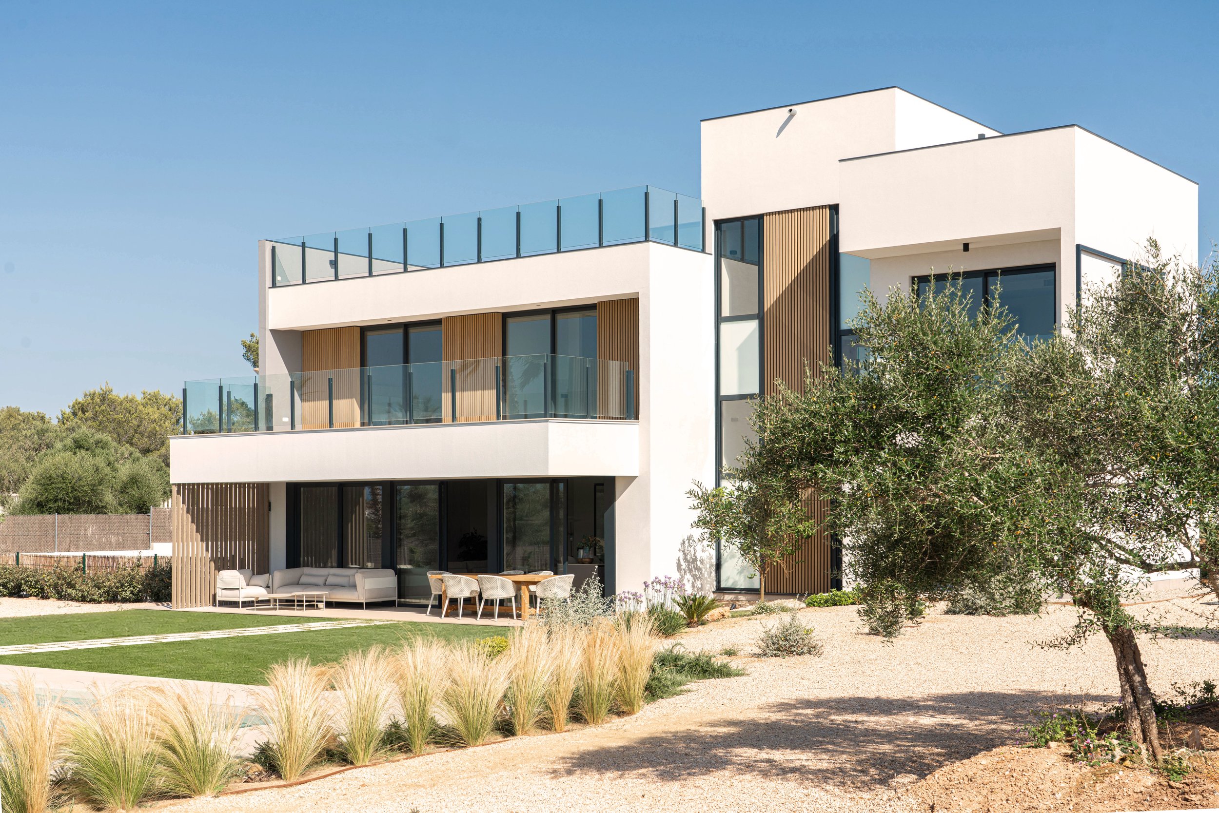 SG116 VILLA GARDEN AND BUILDING
