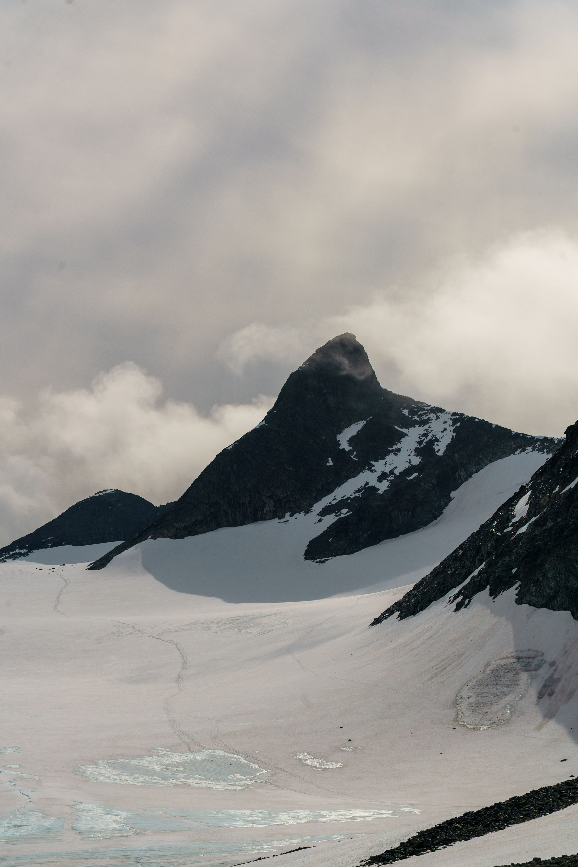 Skeie (2118m) og Leirbreen i Smørstabbmassivet, Jotunheimen. 