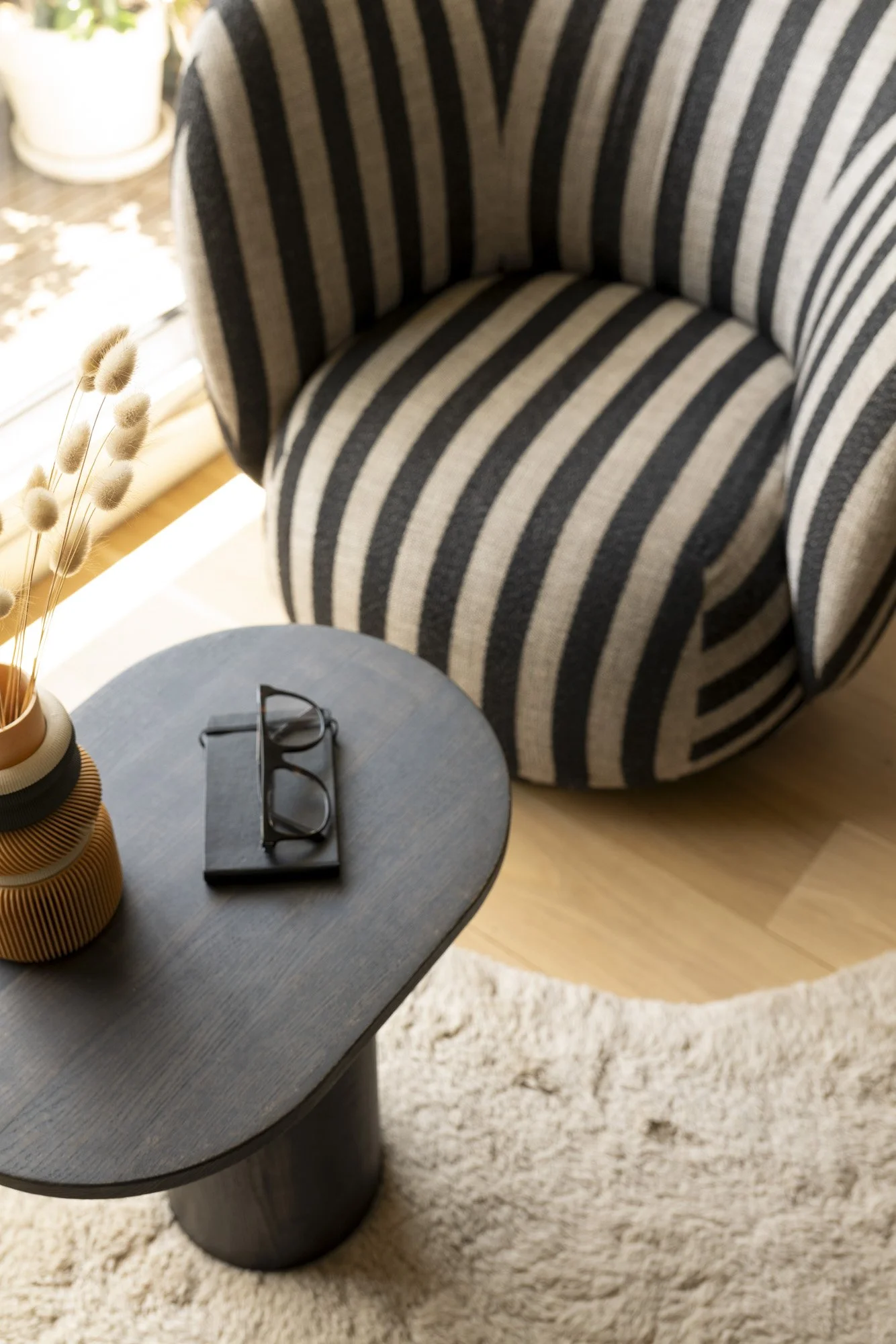 decoration fauteuil gueridon ferm living