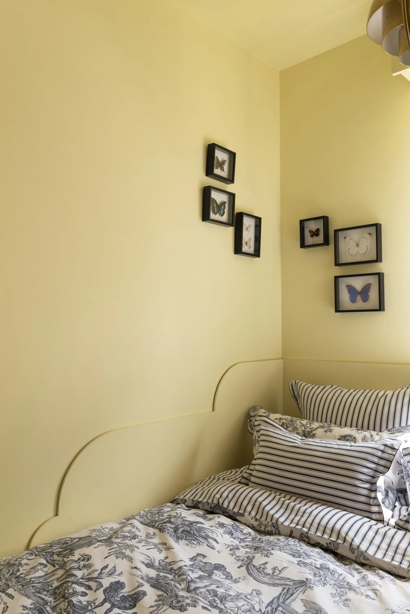 creation chambre decoration anne de solene cadres papillons