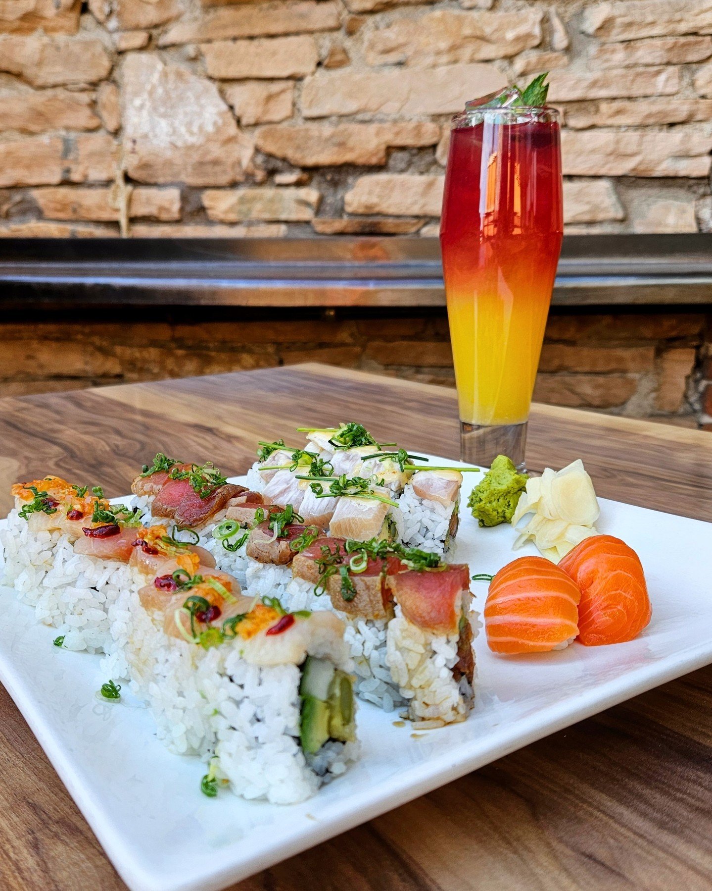We firmly believe there's no wrong way to pair a drink with your sushi, but this matching color palette certainly wins some extra style points! 🎨