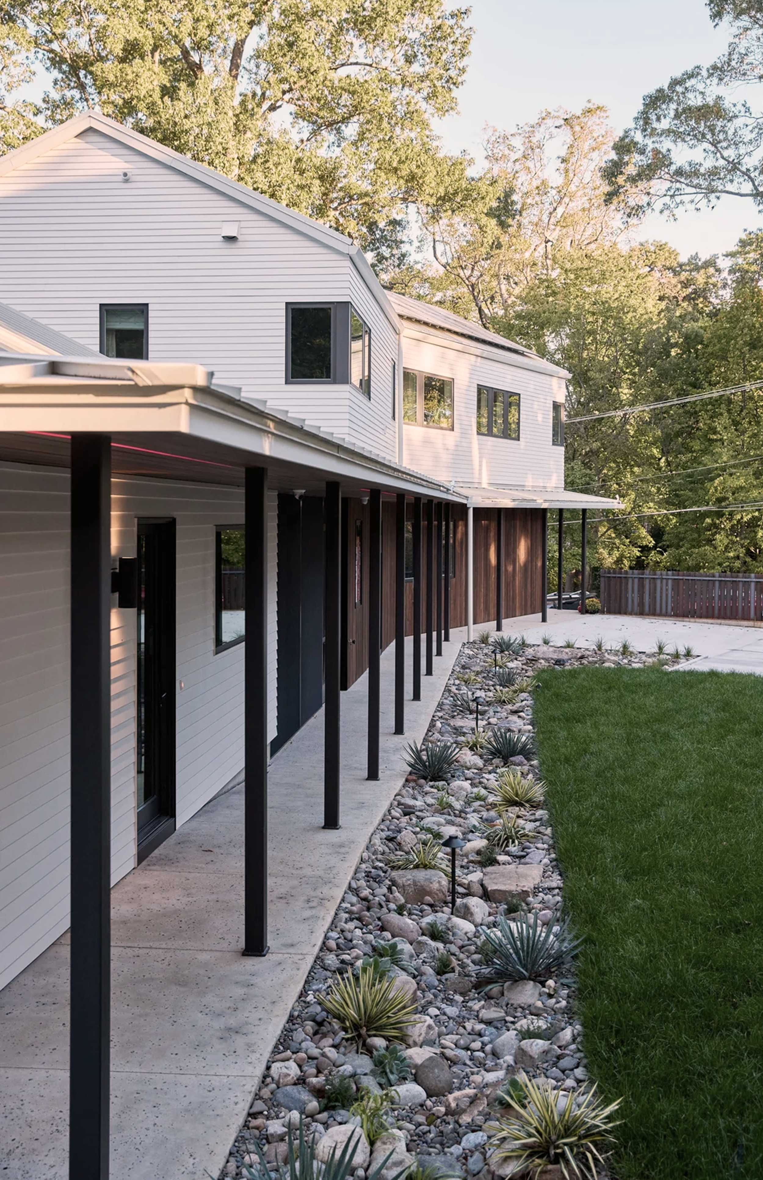 POPLAR EXTERIOR WALKWAY.png