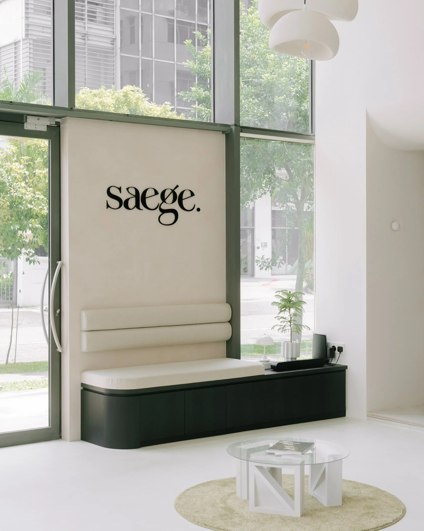 The subtle cream white floor serves as the perfect base layer to be accentuated by the bold laminated textures used in the space. Opt for a seamless aesthetic with microcement flooring. 
——— Say hello@saege.sg
#interiordesign #sgi