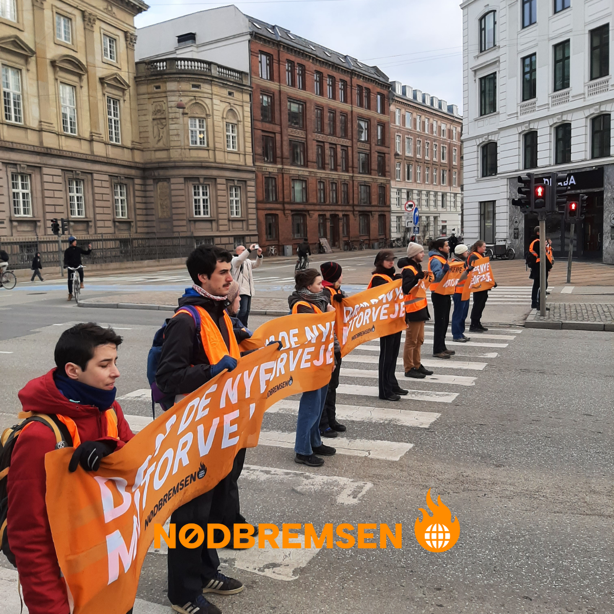      

 
    NØDBREMSEN BLOKERER TRAFIKKEN I KRYDSET H.C. ANDERSENS BOULEVARD/NY KONGENSGADE I KØBENHAVN  
 




















  
  



    










































  

    
  
     

      

      
         
          
        
 