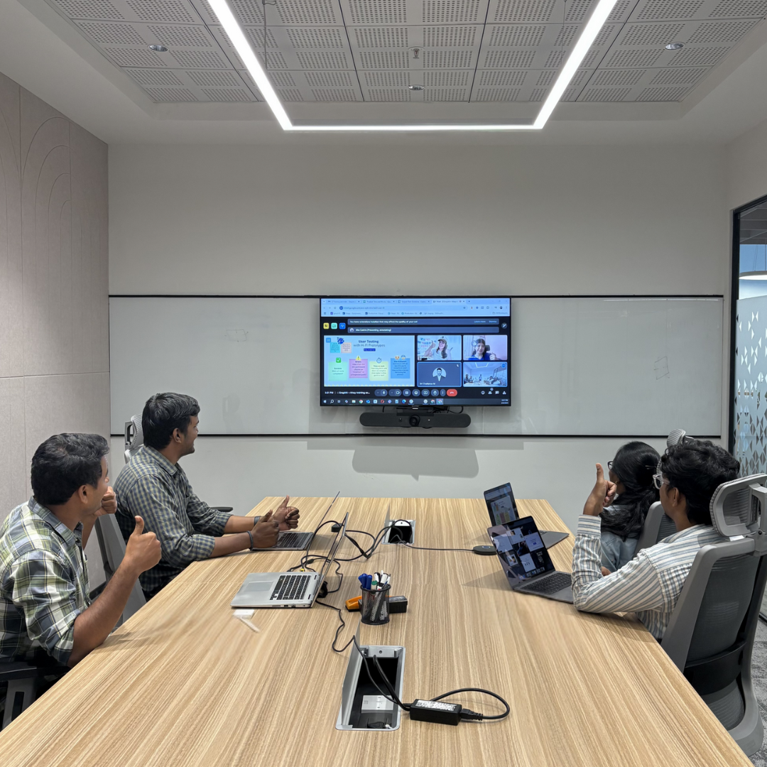 Mia delivering a training (remote)