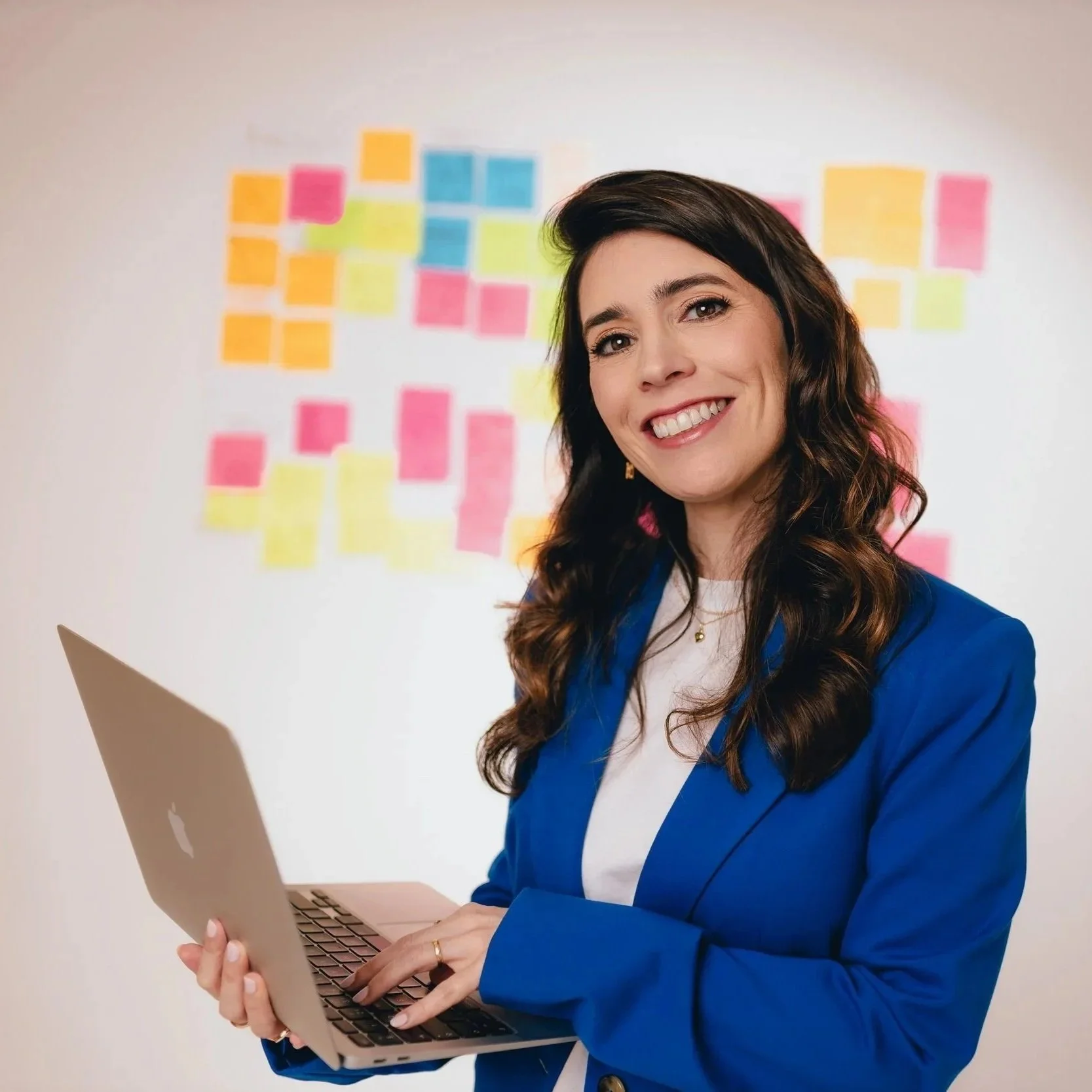 Mia Castro working in her computer