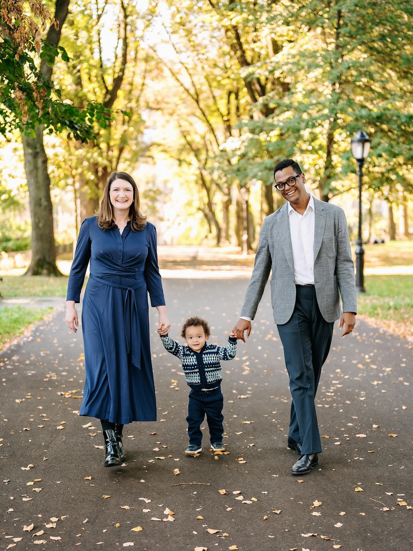 Leaves, smiles, repeat.
.
.
.
.
.
#fall #fallfamilyphotos #fallphotography #nyc #nycphotography #autumn