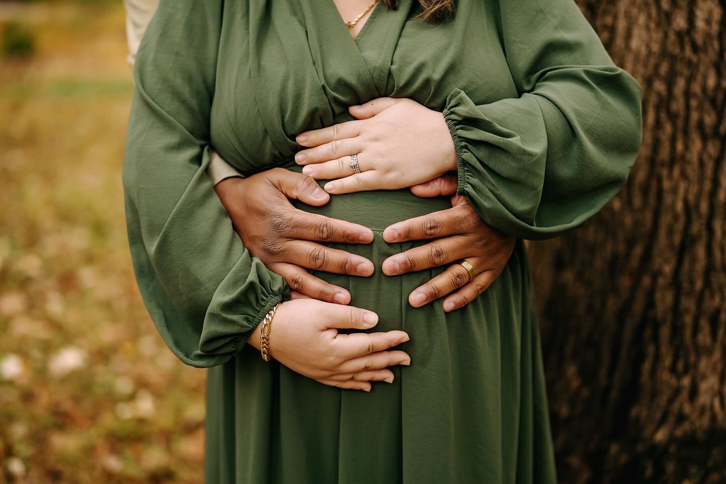 💚 🍂 🤎
.
.
.
.
.
#maternityphotography #njfamily #fallphoto #maternity