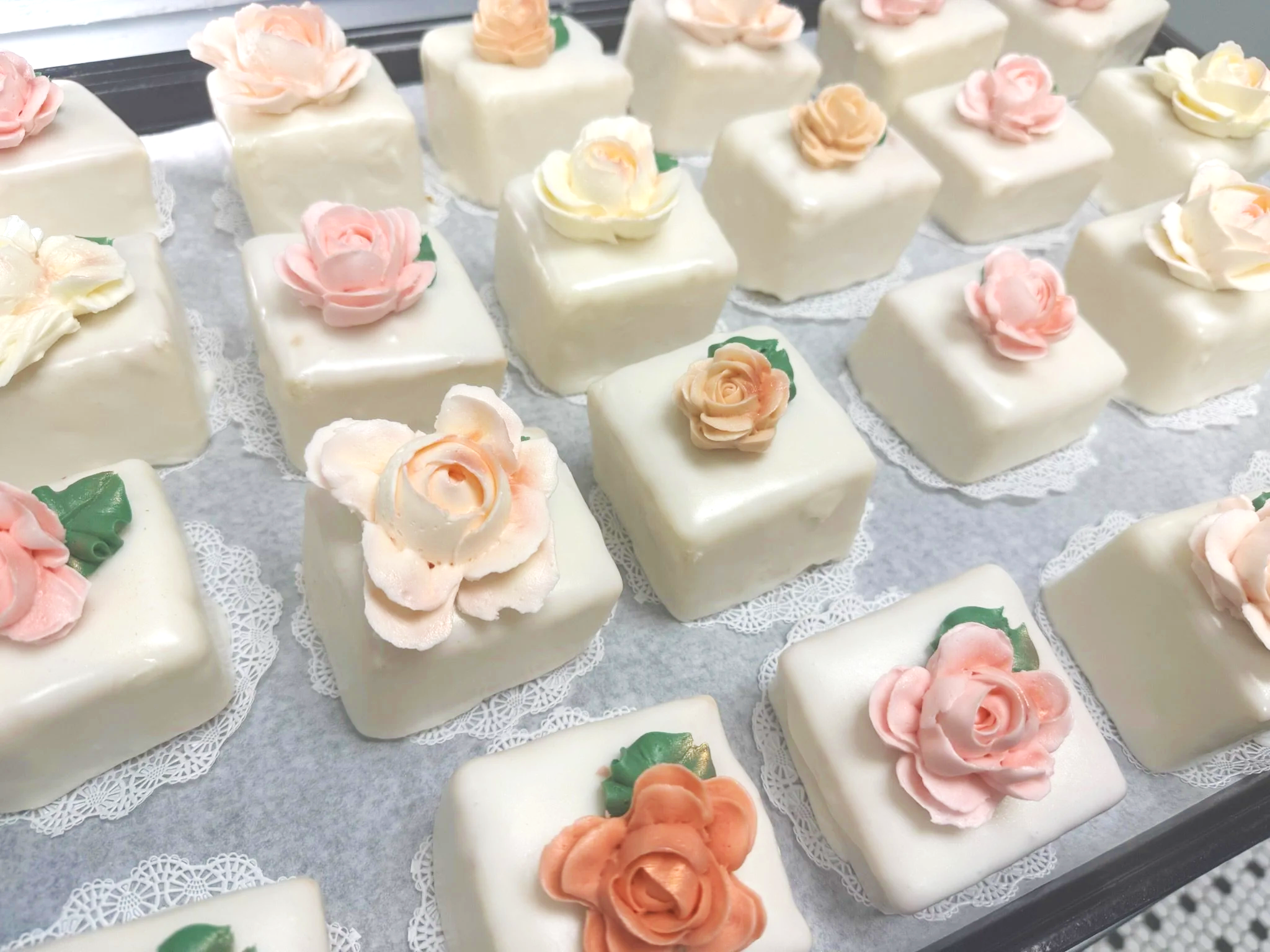 rose+petit+fours.png