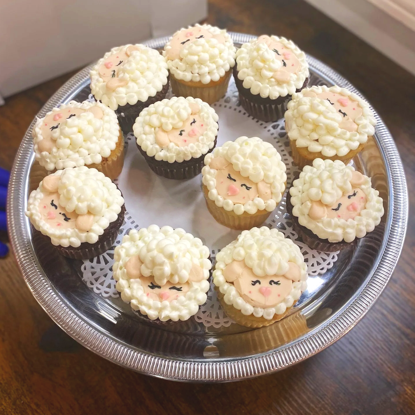 lamp+cupcakes.png