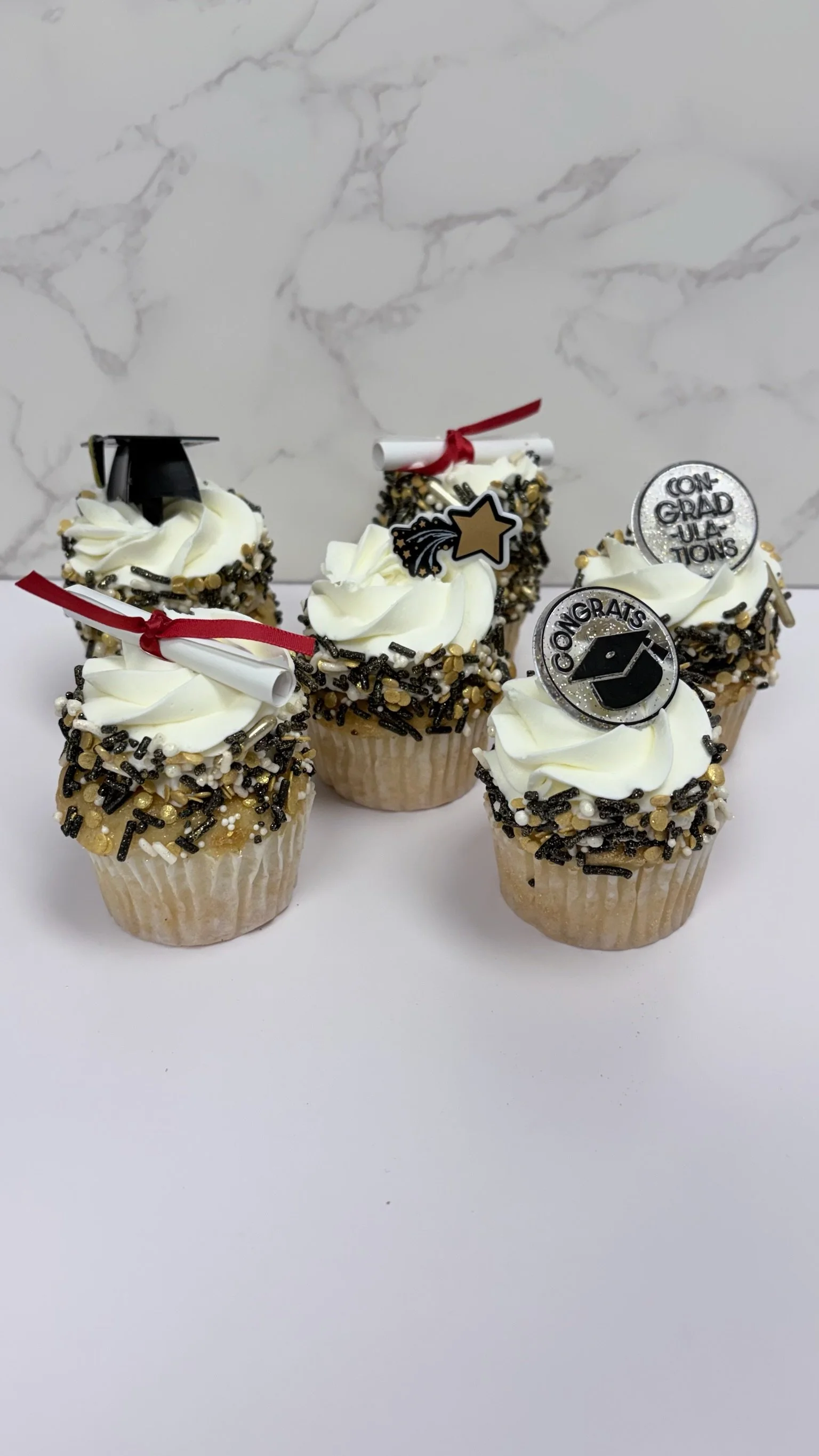 grad cupcakes.JPG