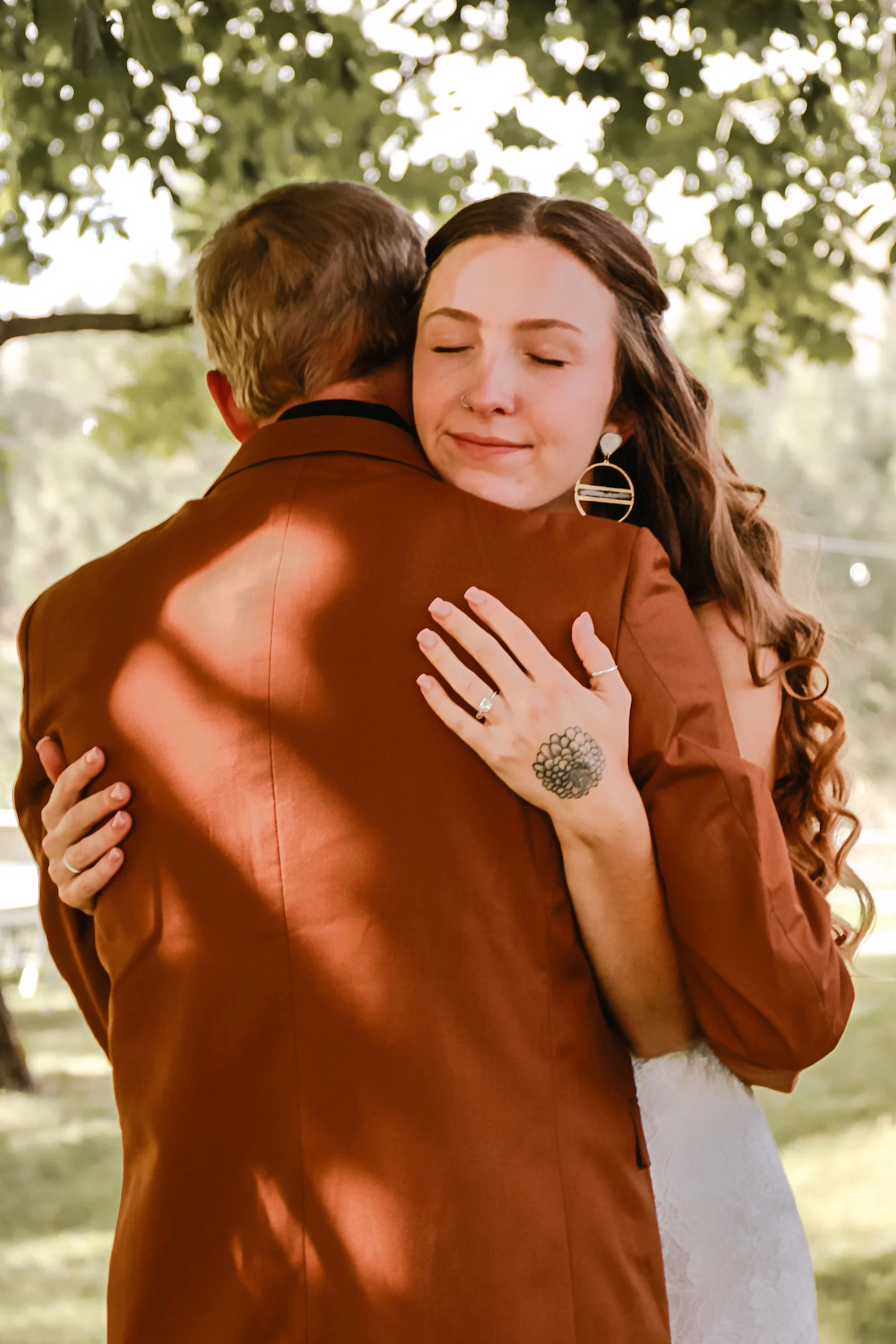 joyful-bride-portrait-under-green-tree.jpeg