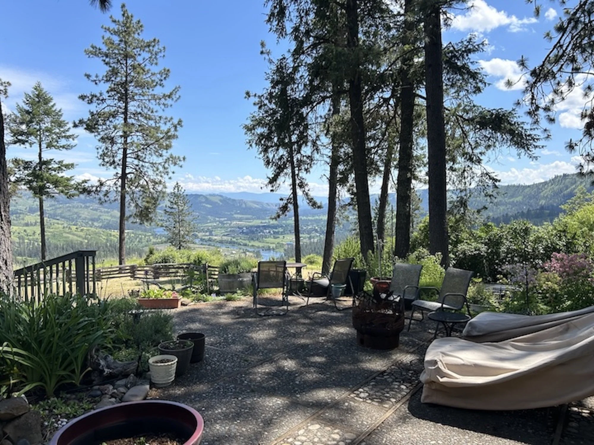 patio-view-valley-overlook-hh-lodgings-events.jpeg