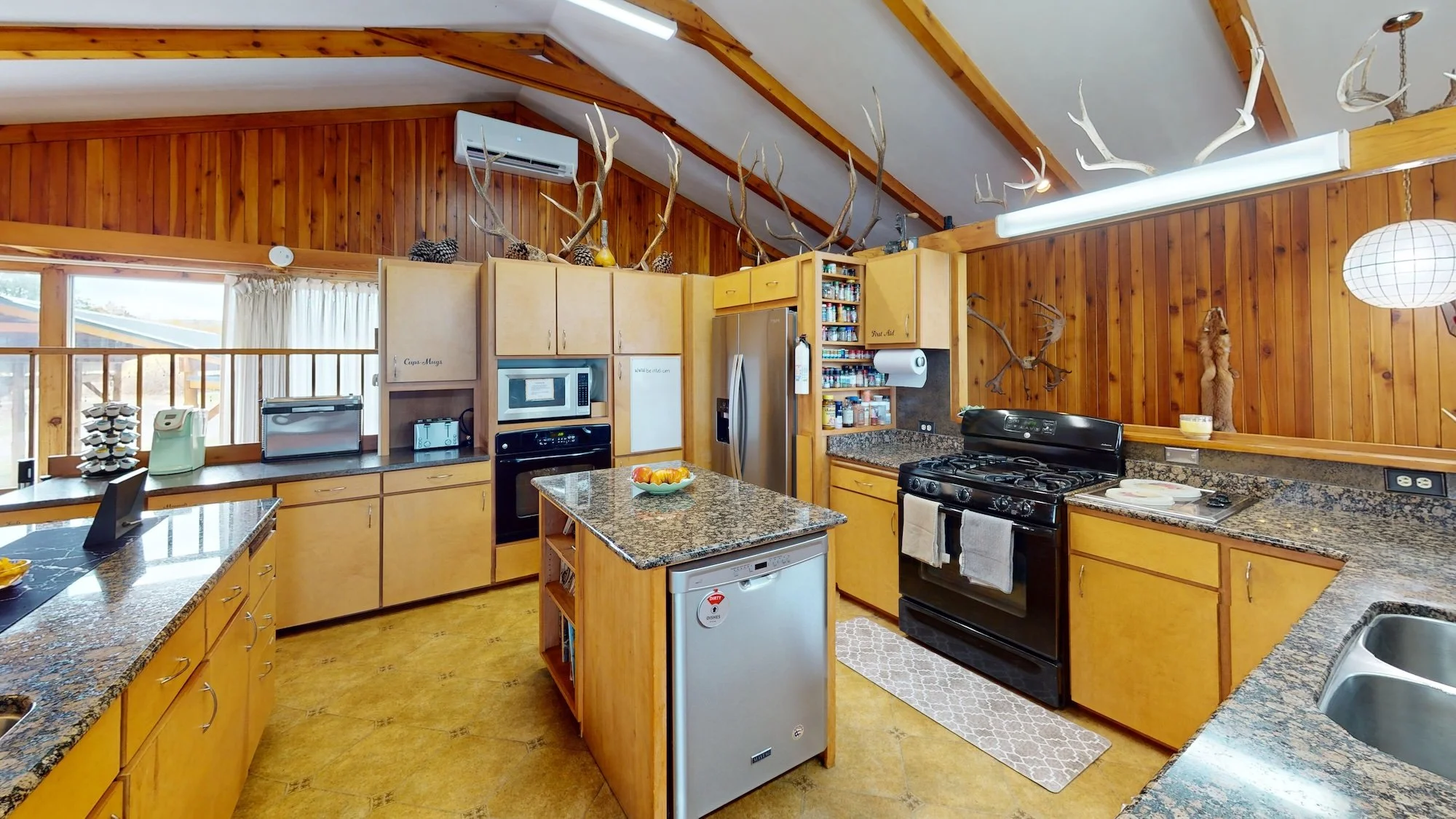 HH-Interior-Kitchen-HomeRental-Lodging.jpeg