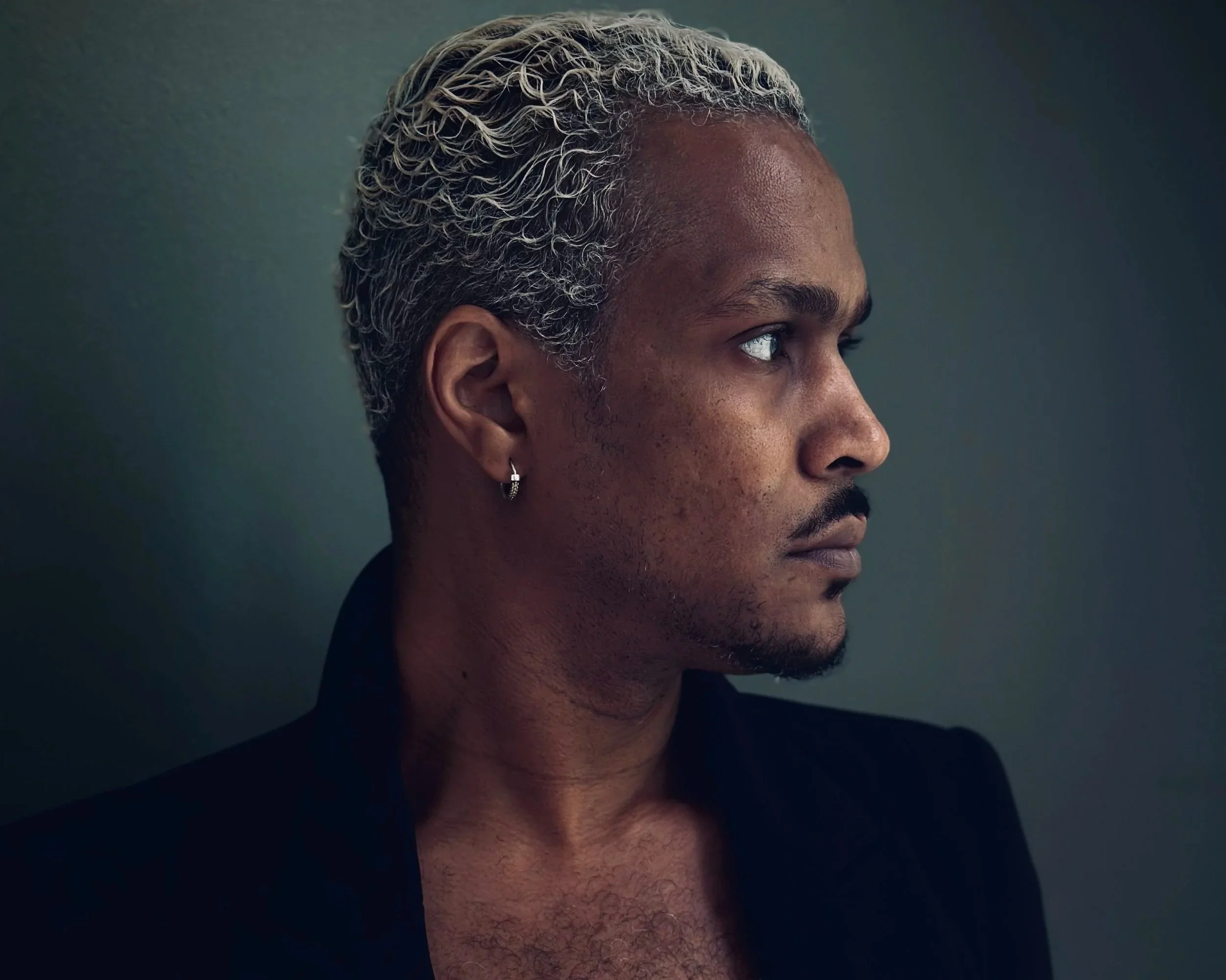 Portrait of Jashiro Dean in profile