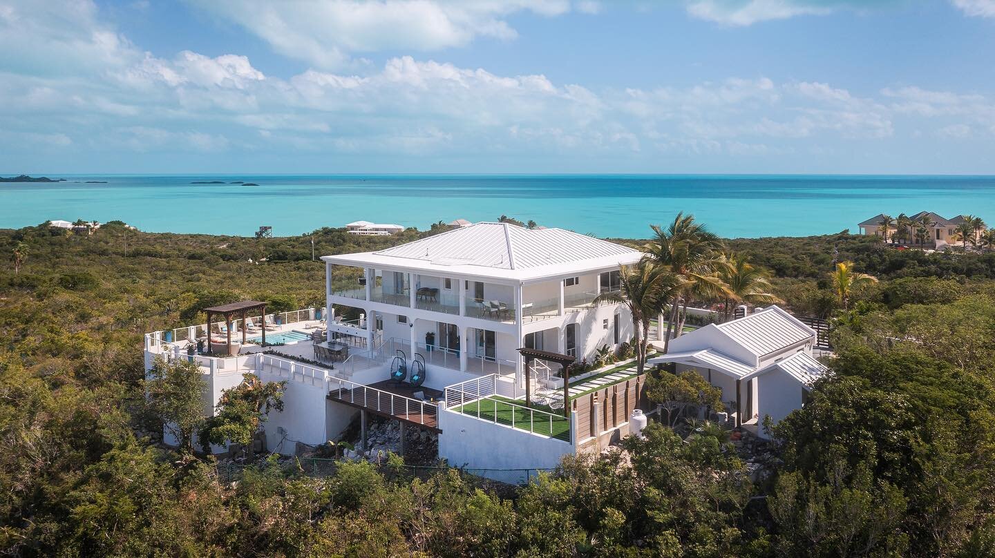 Ever wondered where we got our name ? 
The View Villa boasts stunning nearly 360 degrees panoramic views of the ocean and nearby Turtle Lake and Flamingo Lake😍
&bull;
&bull;
&bull;

#theviewvilla #turksandcaicos #turksandcaicosislands #wheretostayin
