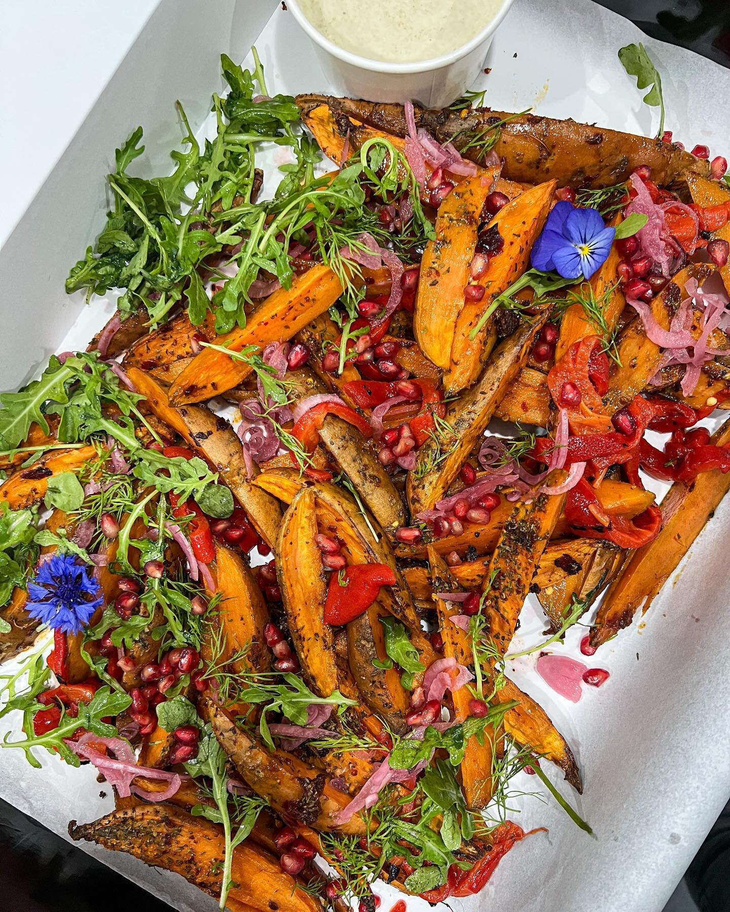 Our beautiful boxed salads going out to some very special clients this week. The ultimate healthy feast of vegan deliciousness. Filling your body, mind and soul with incredible sustenance always ✨
.
.
.
#sharing #feasting #salads #salad #corporatecat