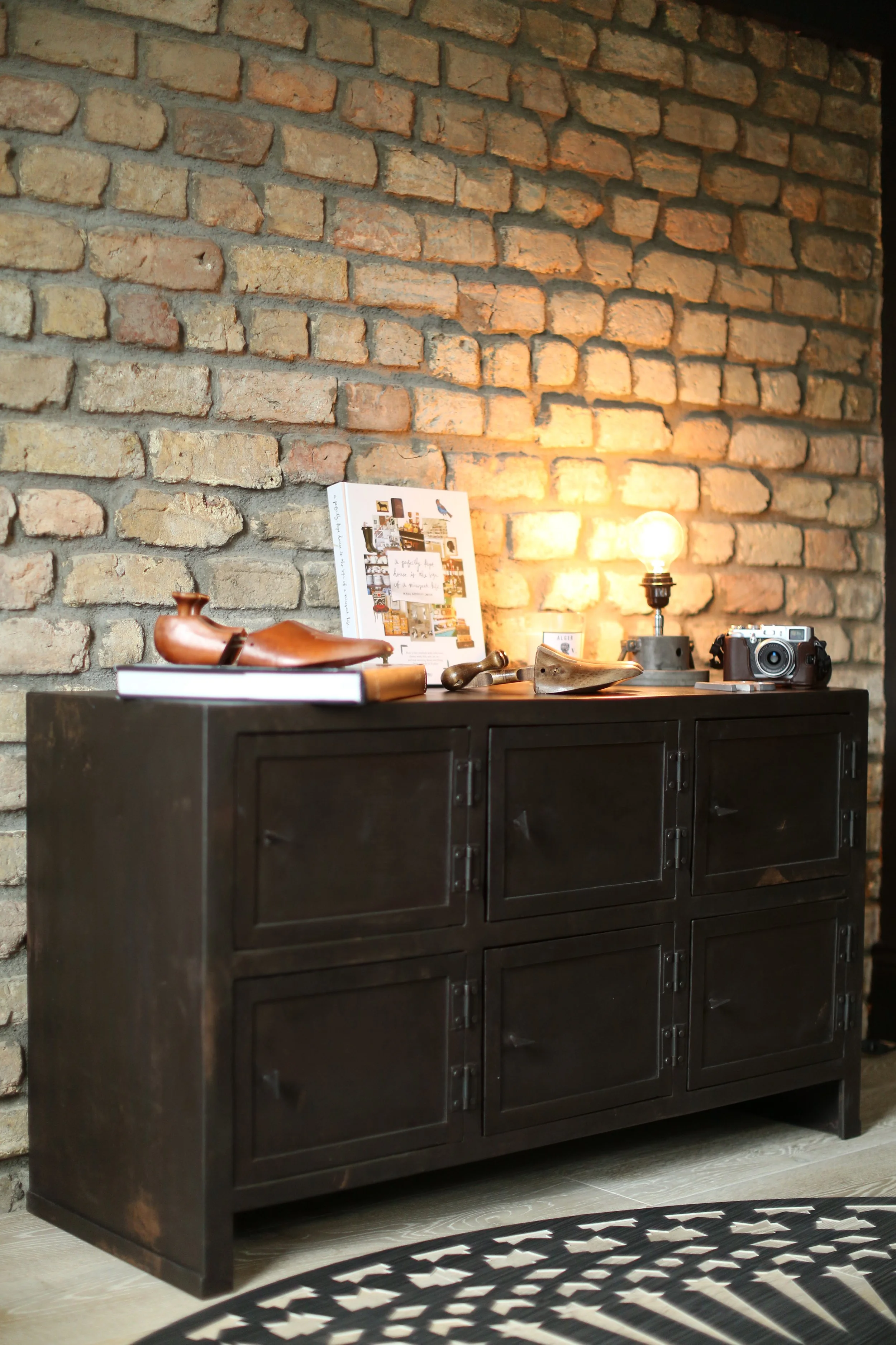 wall cabinet.jpg