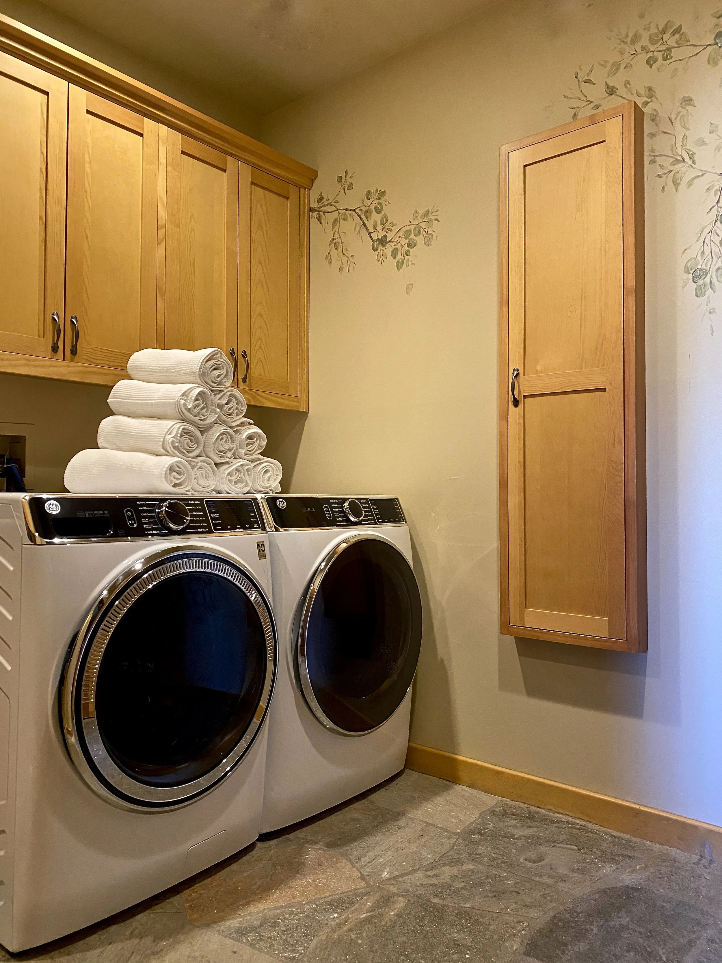 Laundry room with all the amenities at Gray Wolf Haven