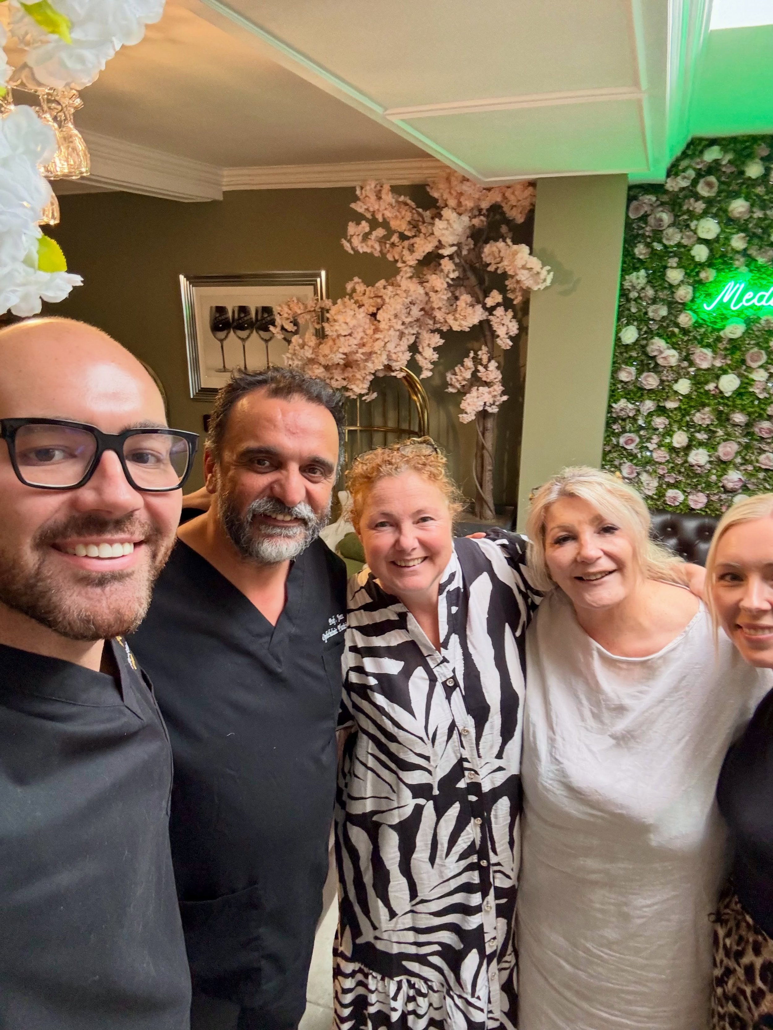 It was a pleasure to have @profjeeva in clinic at the weekend, where he conducted consultations for blepharoplasty and specialist eyelid surgery.

As a globally renowned and highly sought-after oculoplastic surgeon, Professor Jeeva leads our speciali