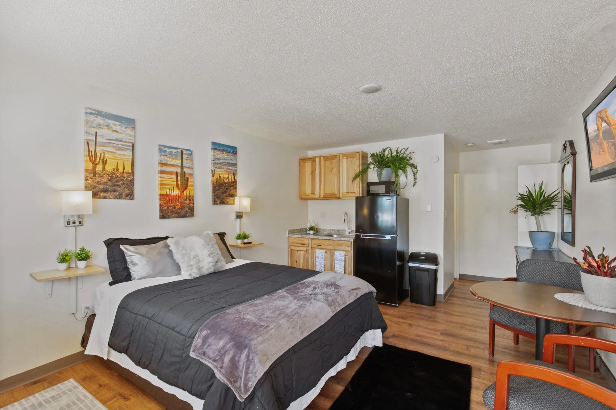 Desert Springs Extended Stay, Weekly and Monthly Rentals, Cheap Apartments, Pet Friendly, Wifi & TV, Cedar City Apartments